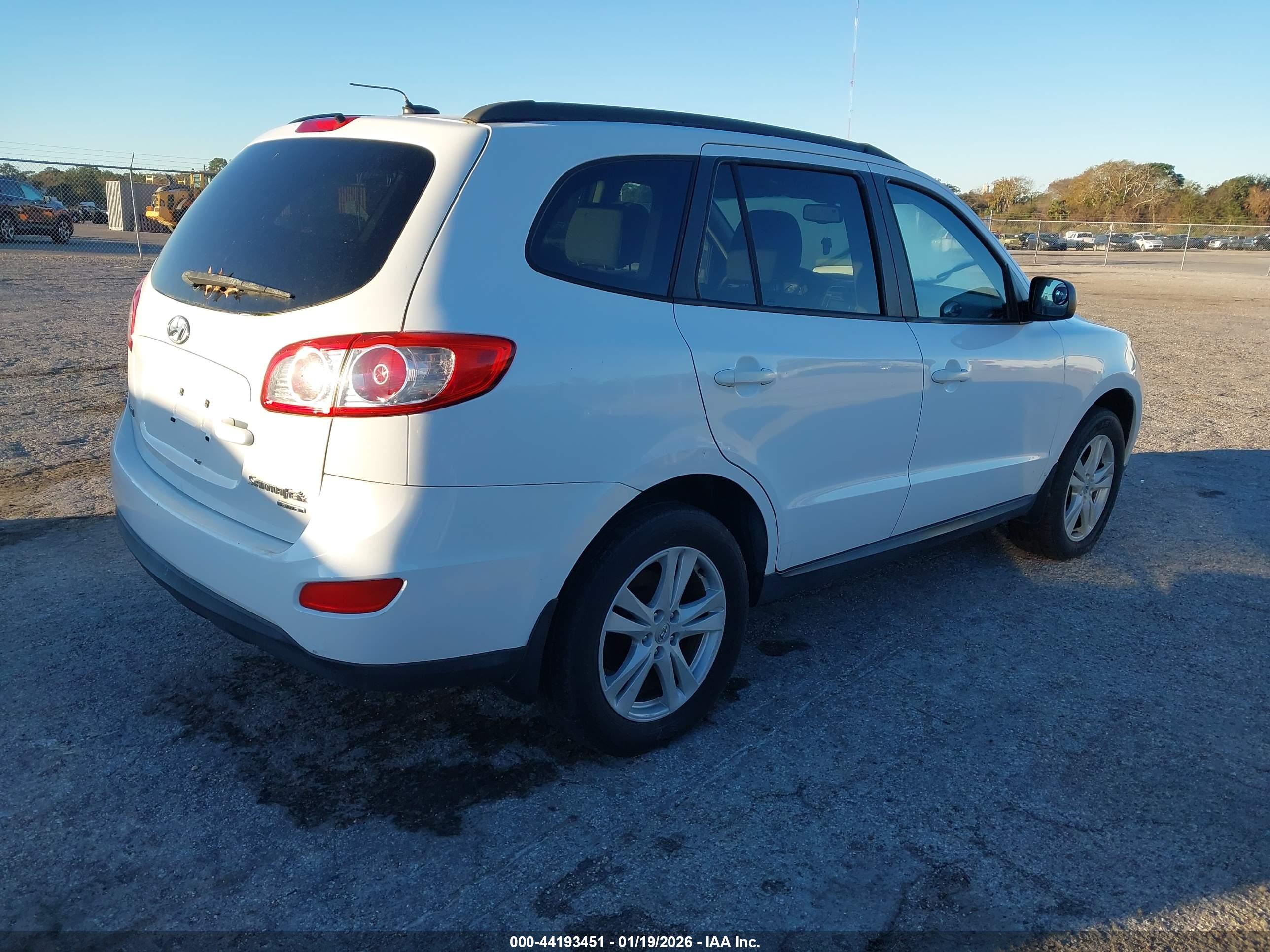 HYUNDAI SANTA image 4
