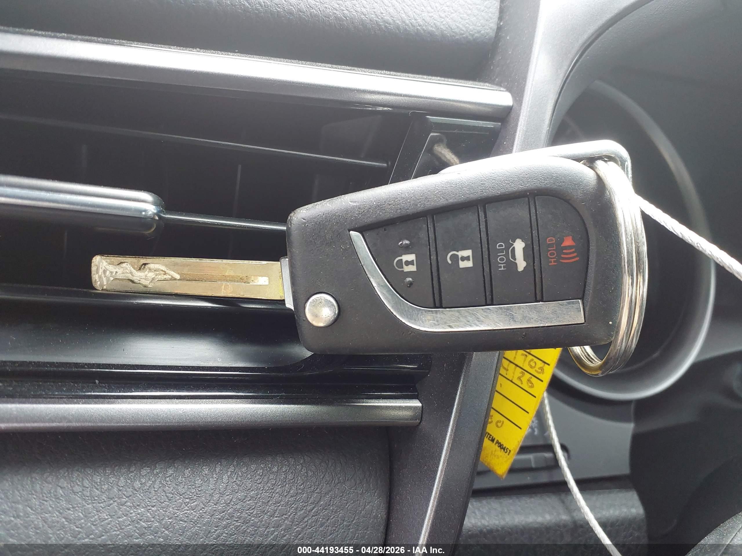 TOYOTA CAMRY image 11