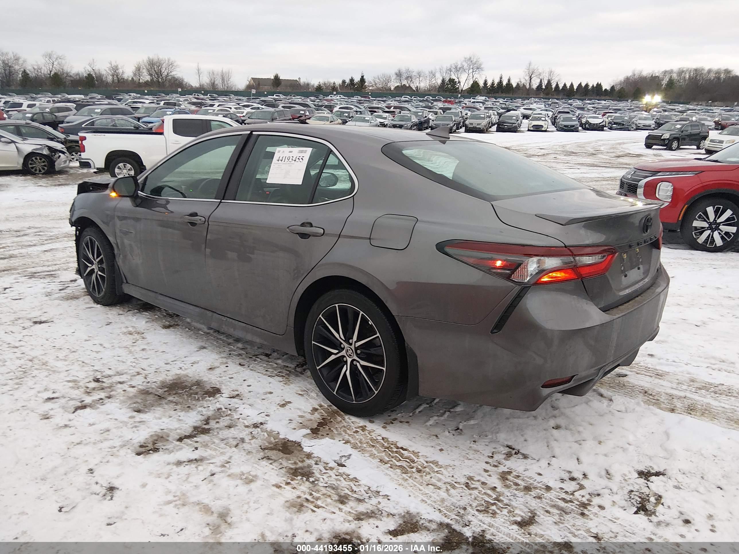TOYOTA CAMRY image 3