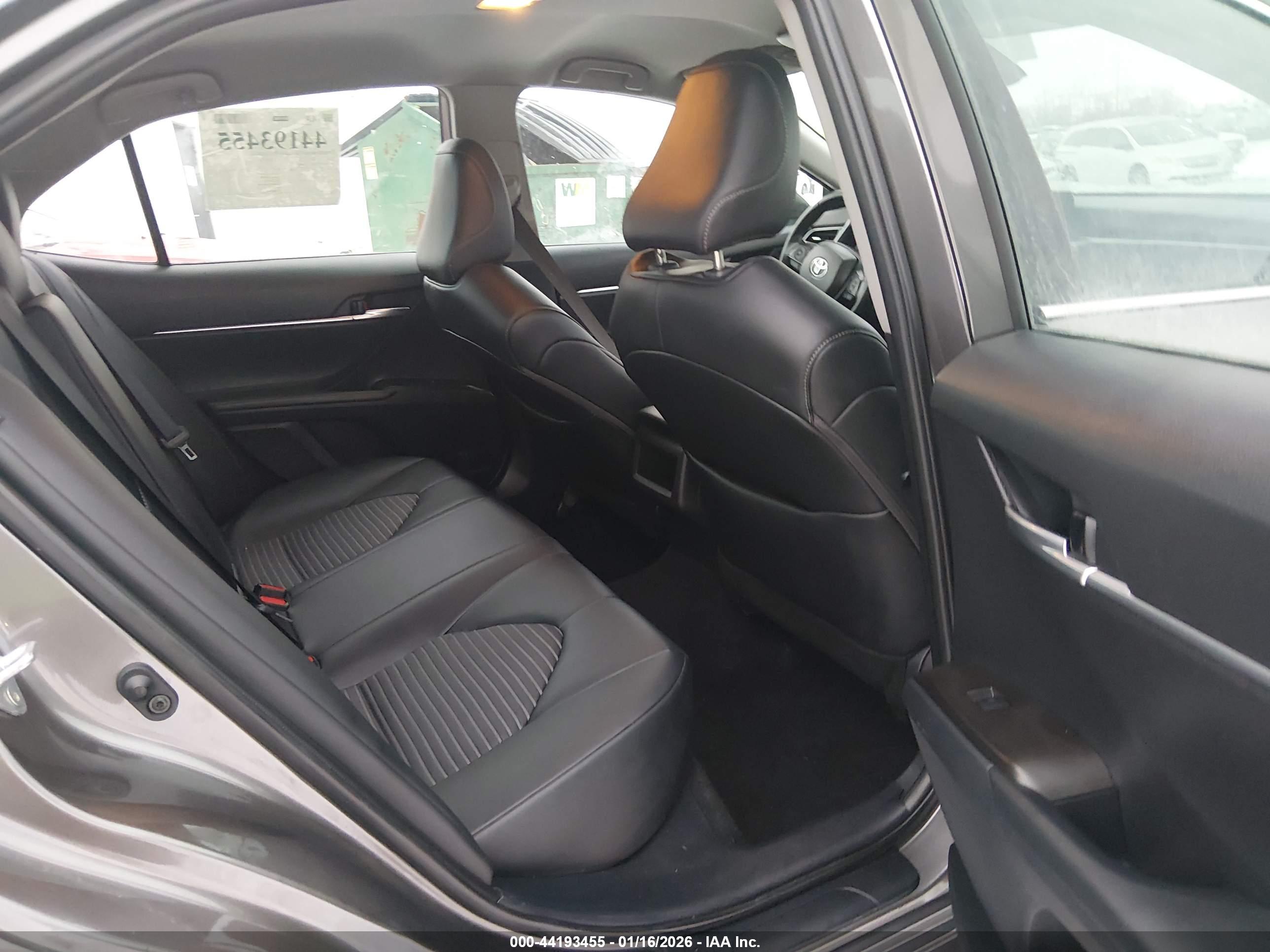 TOYOTA CAMRY image 8