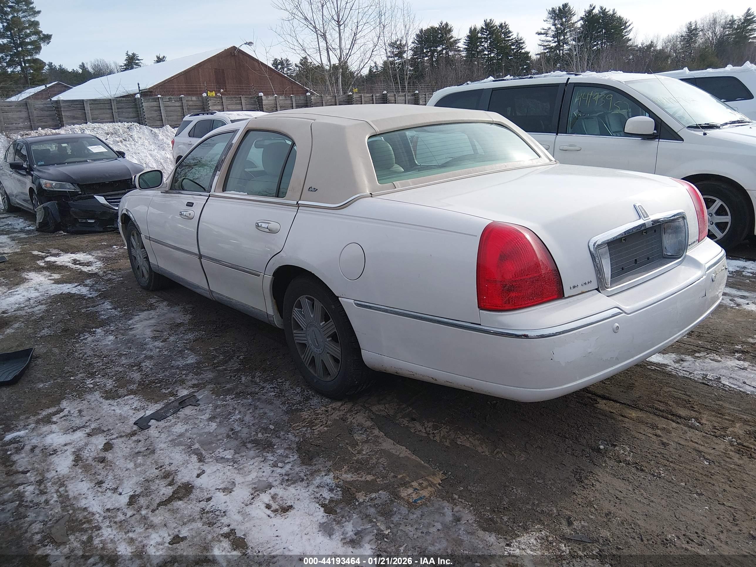 LINCOLN TOWN image 3