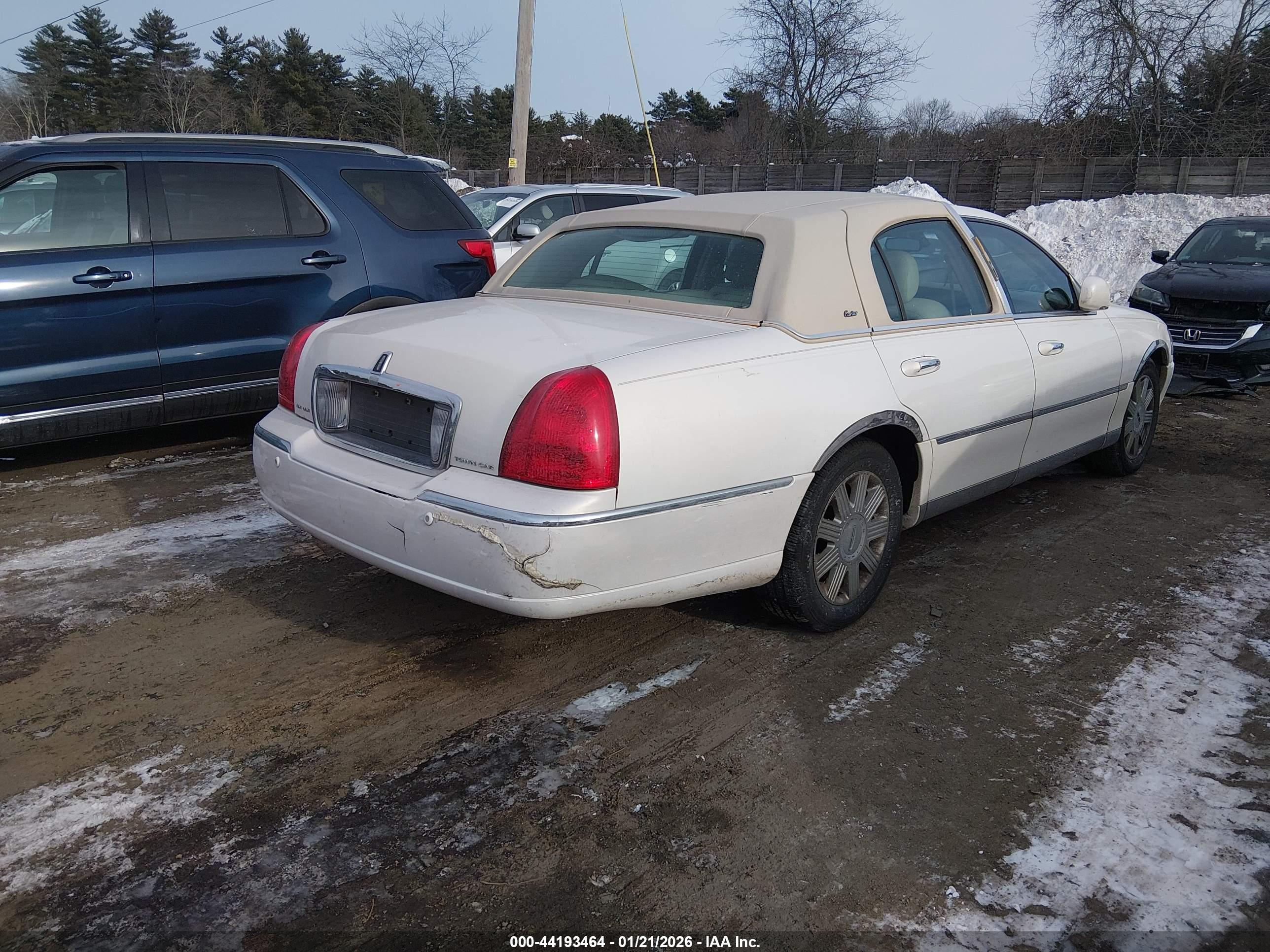 LINCOLN TOWN image 4