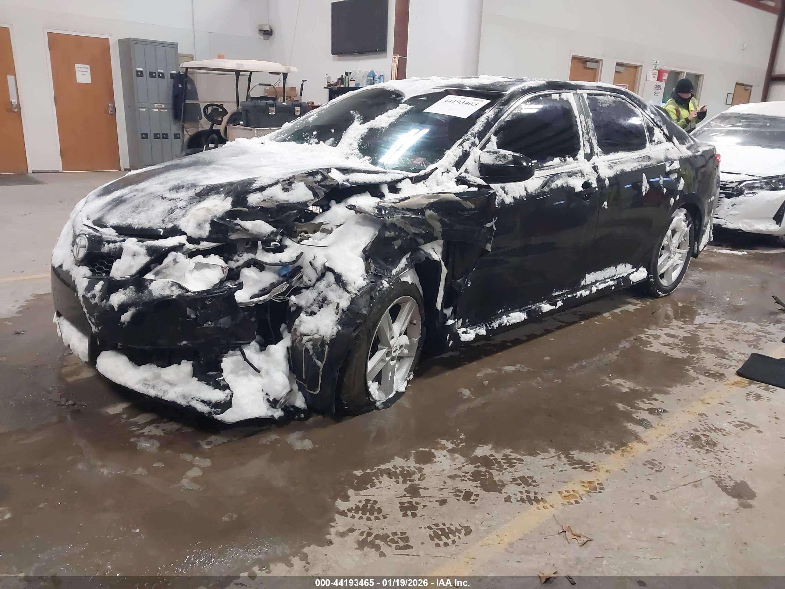 TOYOTA CAMRY image 2
