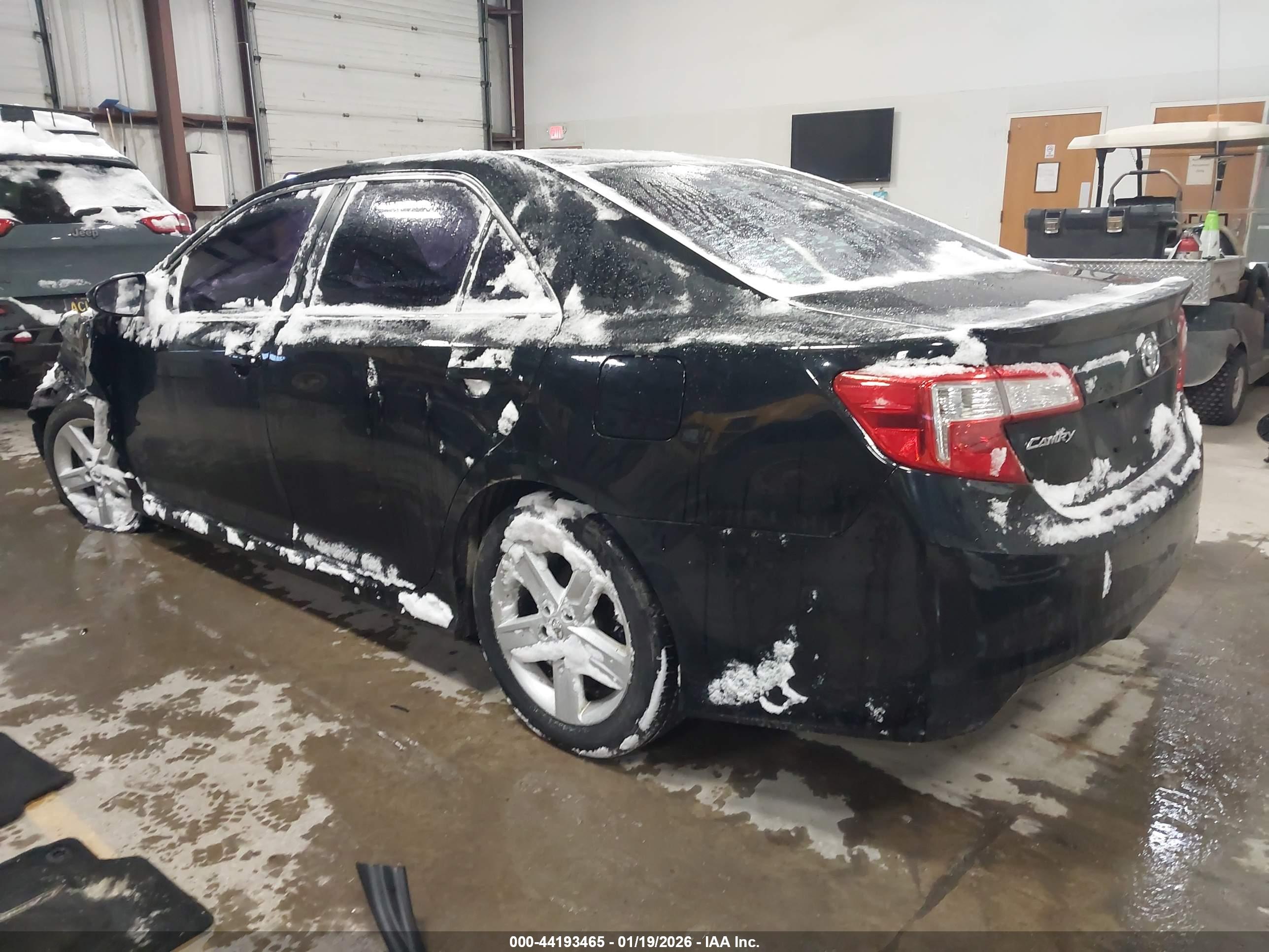 TOYOTA CAMRY image 3