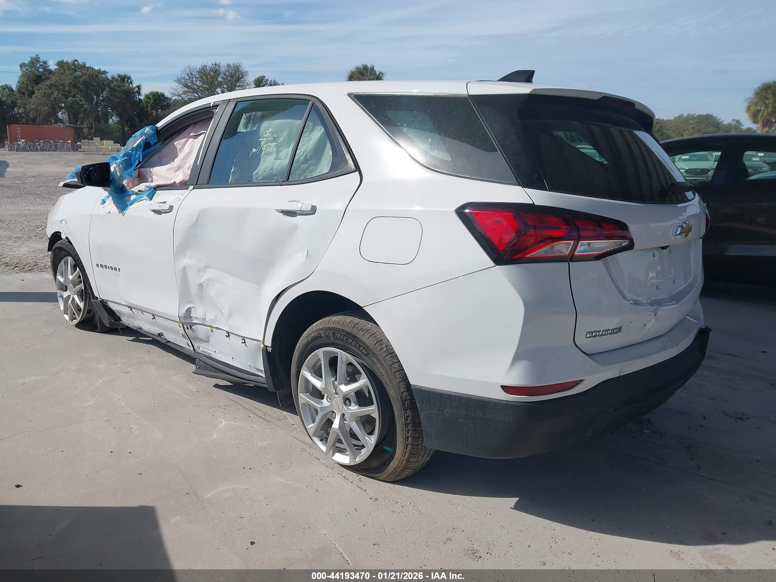CHEVROLET EQUINOX image 3