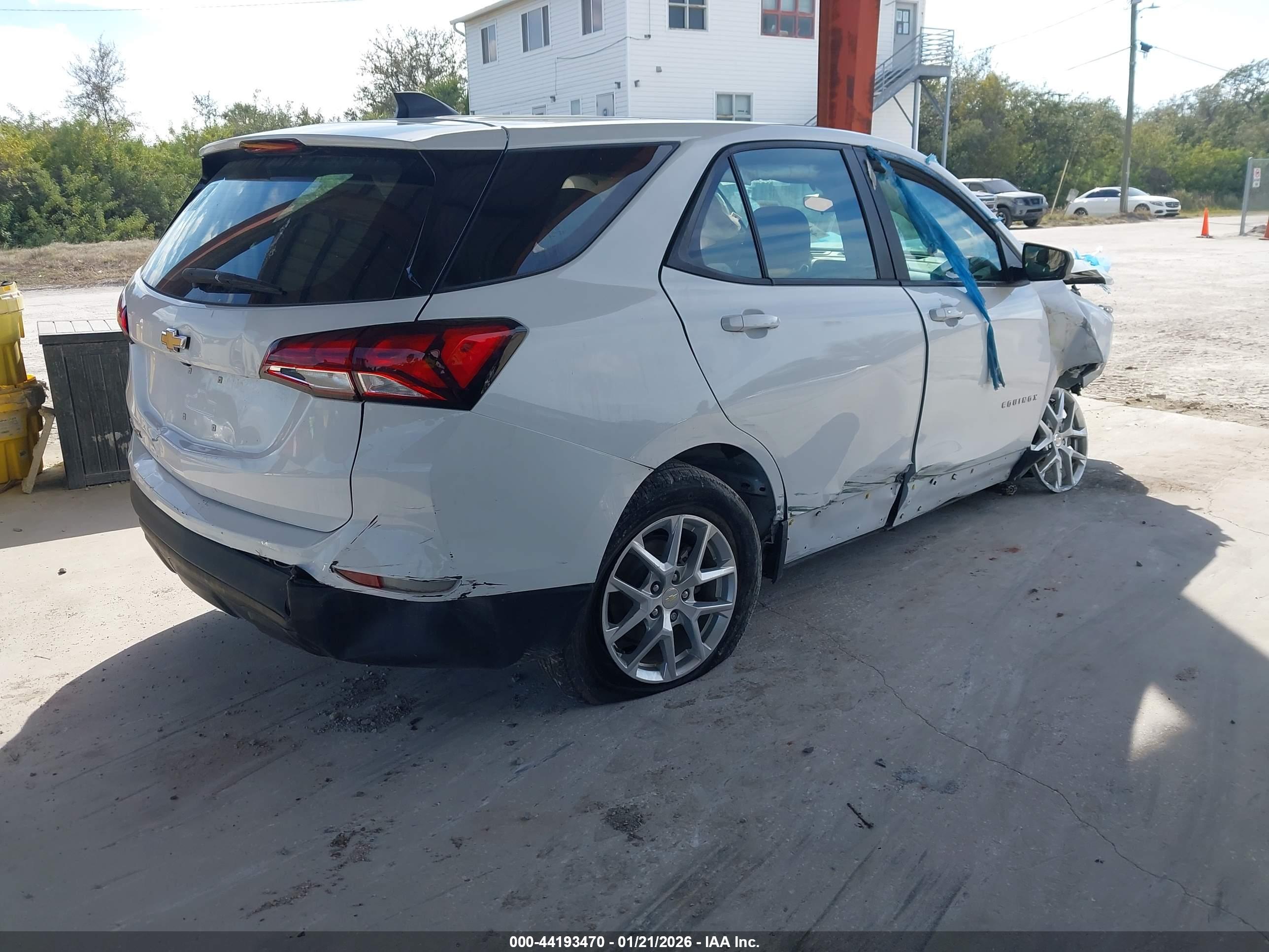 CHEVROLET EQUINOX image 4