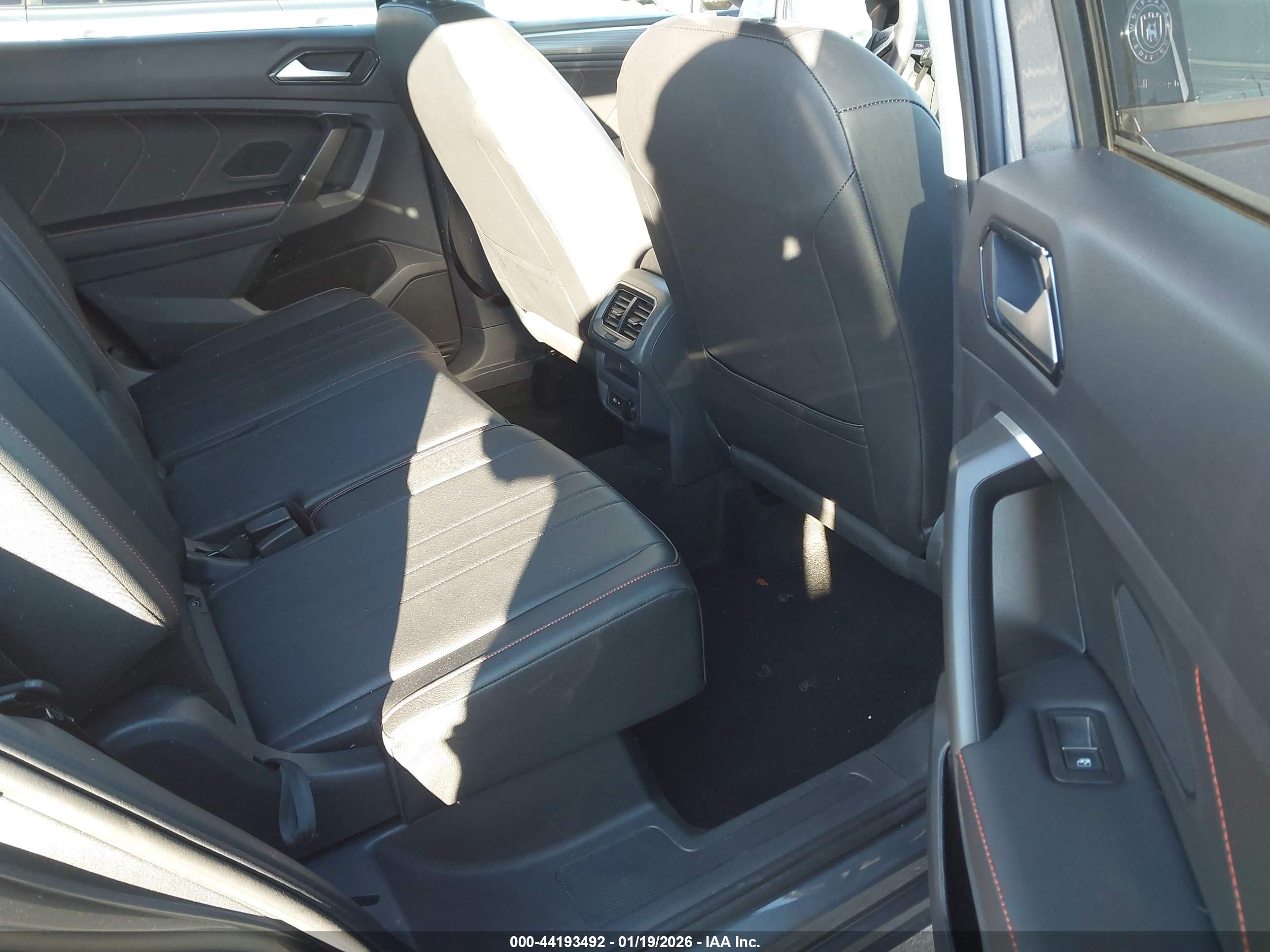 VOLKSWAGEN TIGUAN image 8