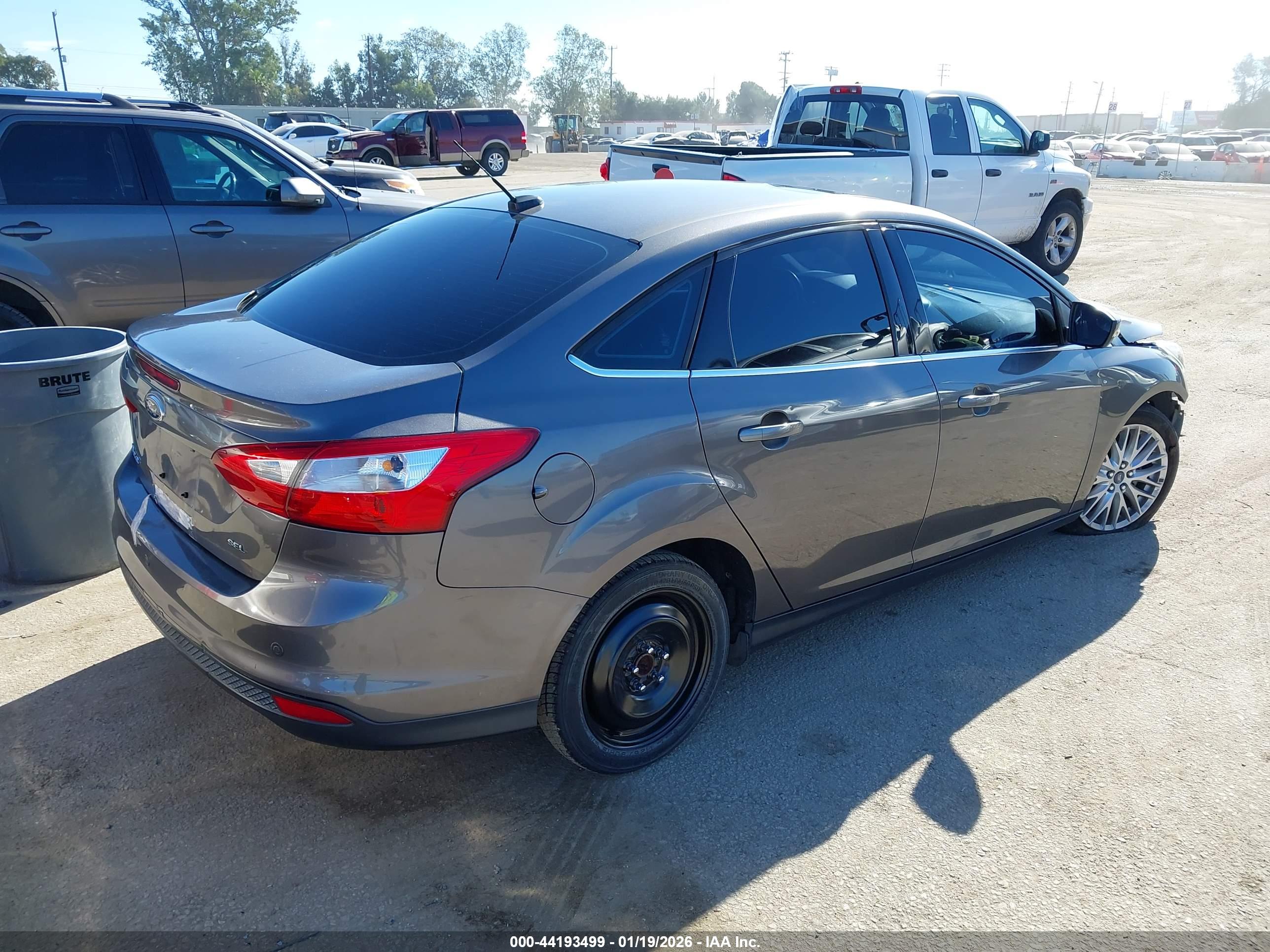 FORD FOCUS image 4