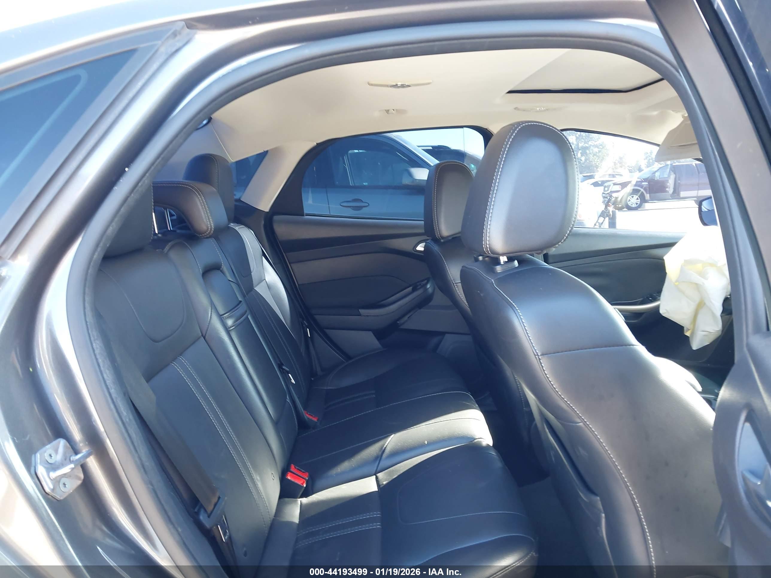FORD FOCUS image 8