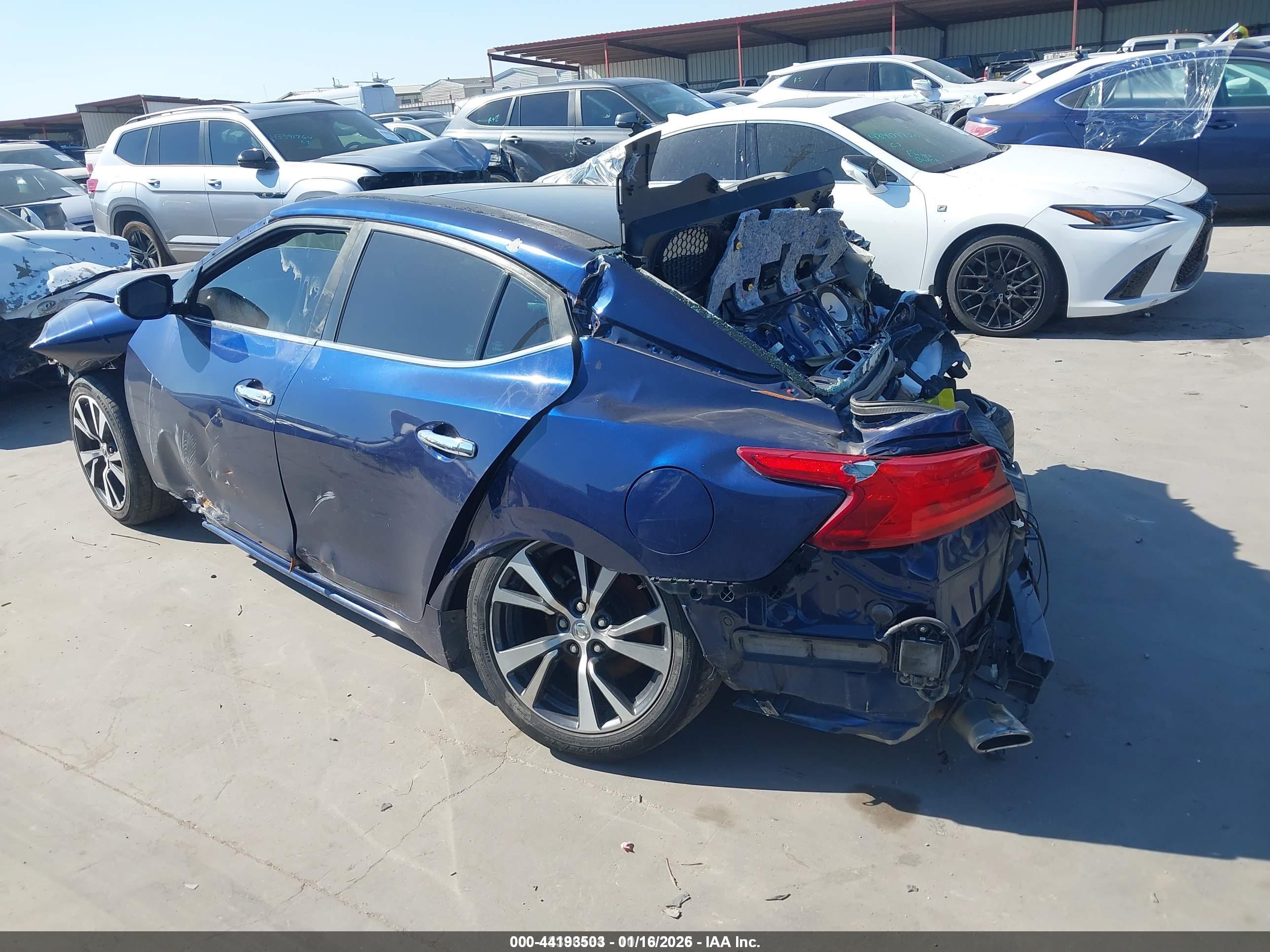 NISSAN MAXIMA image 3