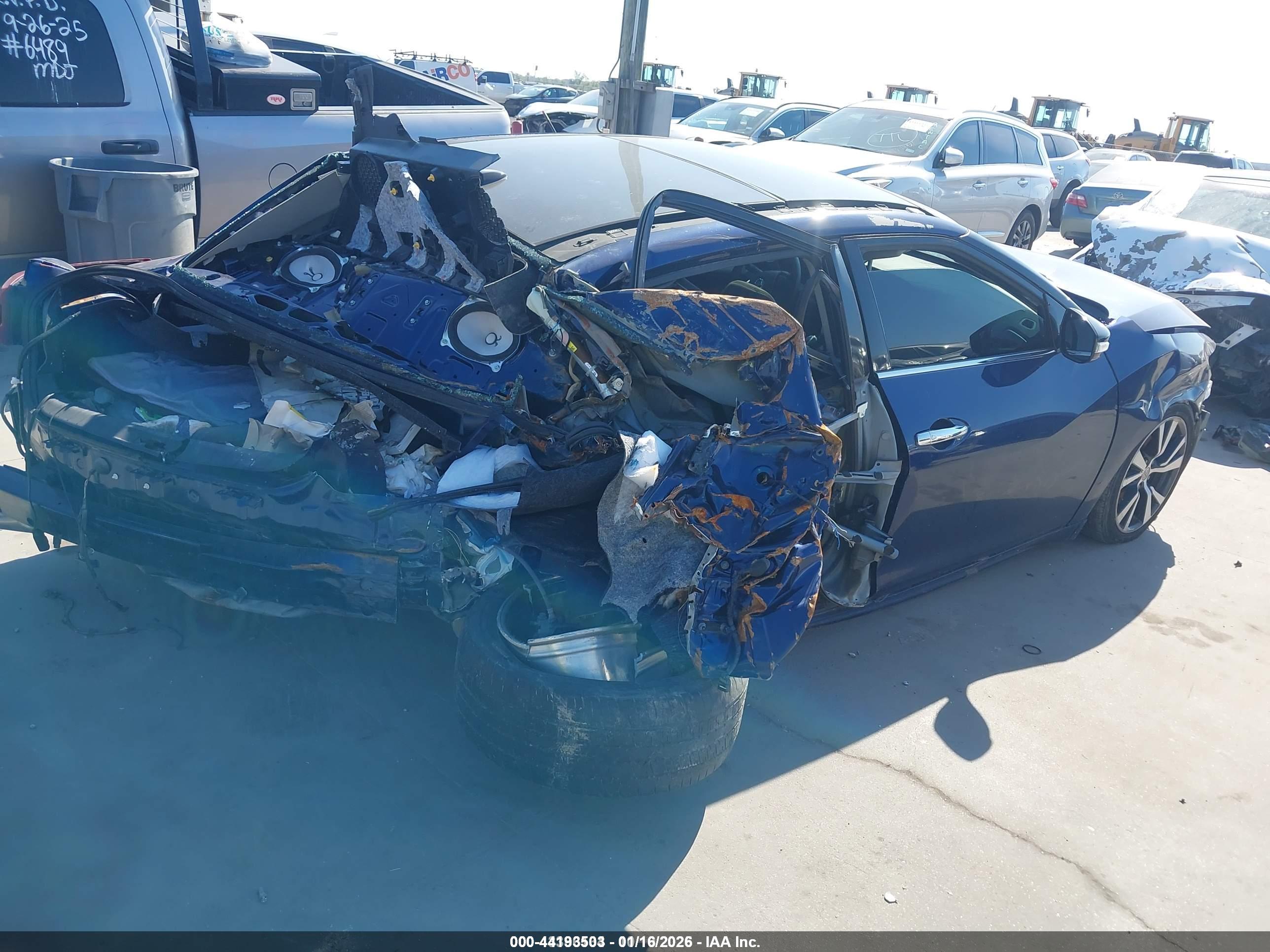 NISSAN MAXIMA image 4
