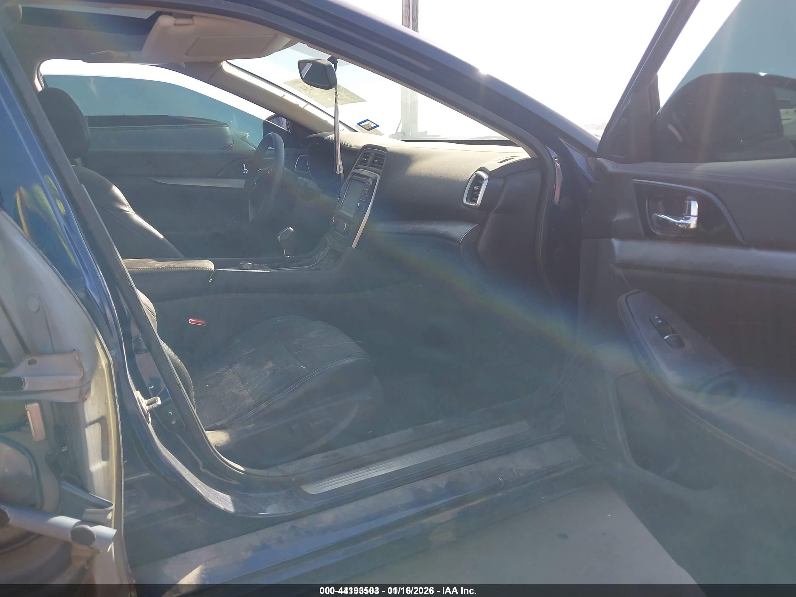 NISSAN MAXIMA image 5