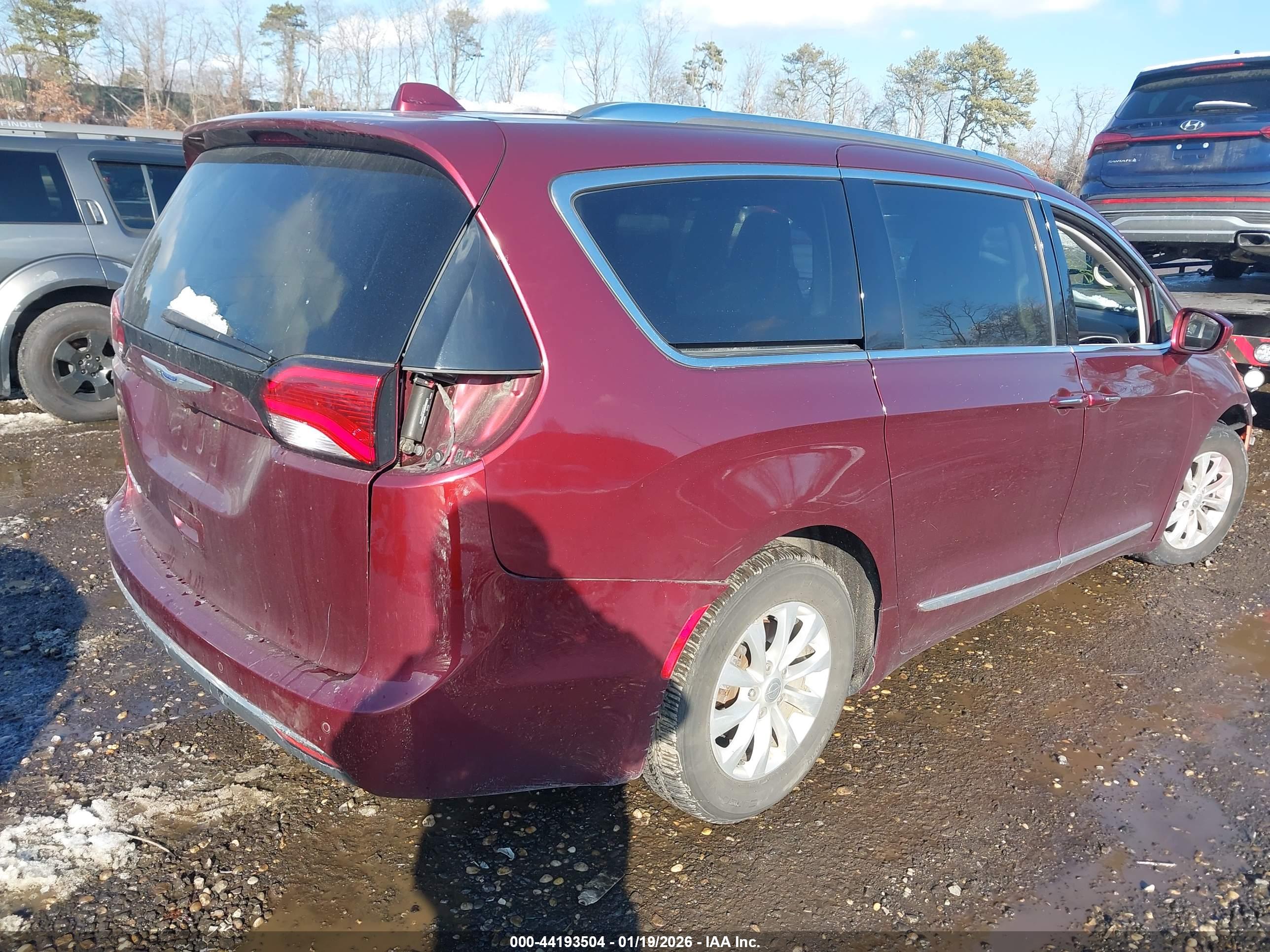 CHRYSLER PACIFICA image 4
