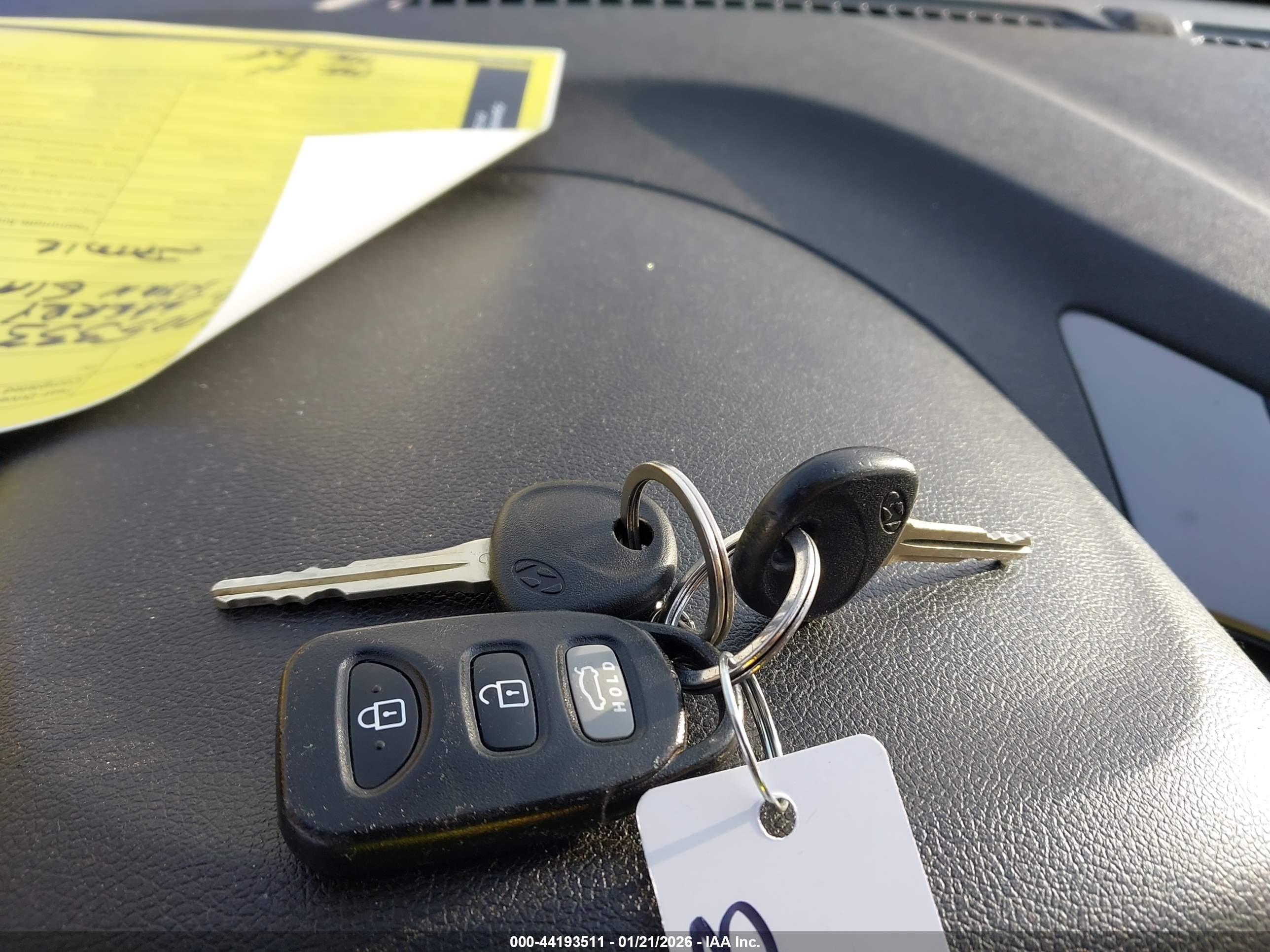 HYUNDAI ELANTRA image 11