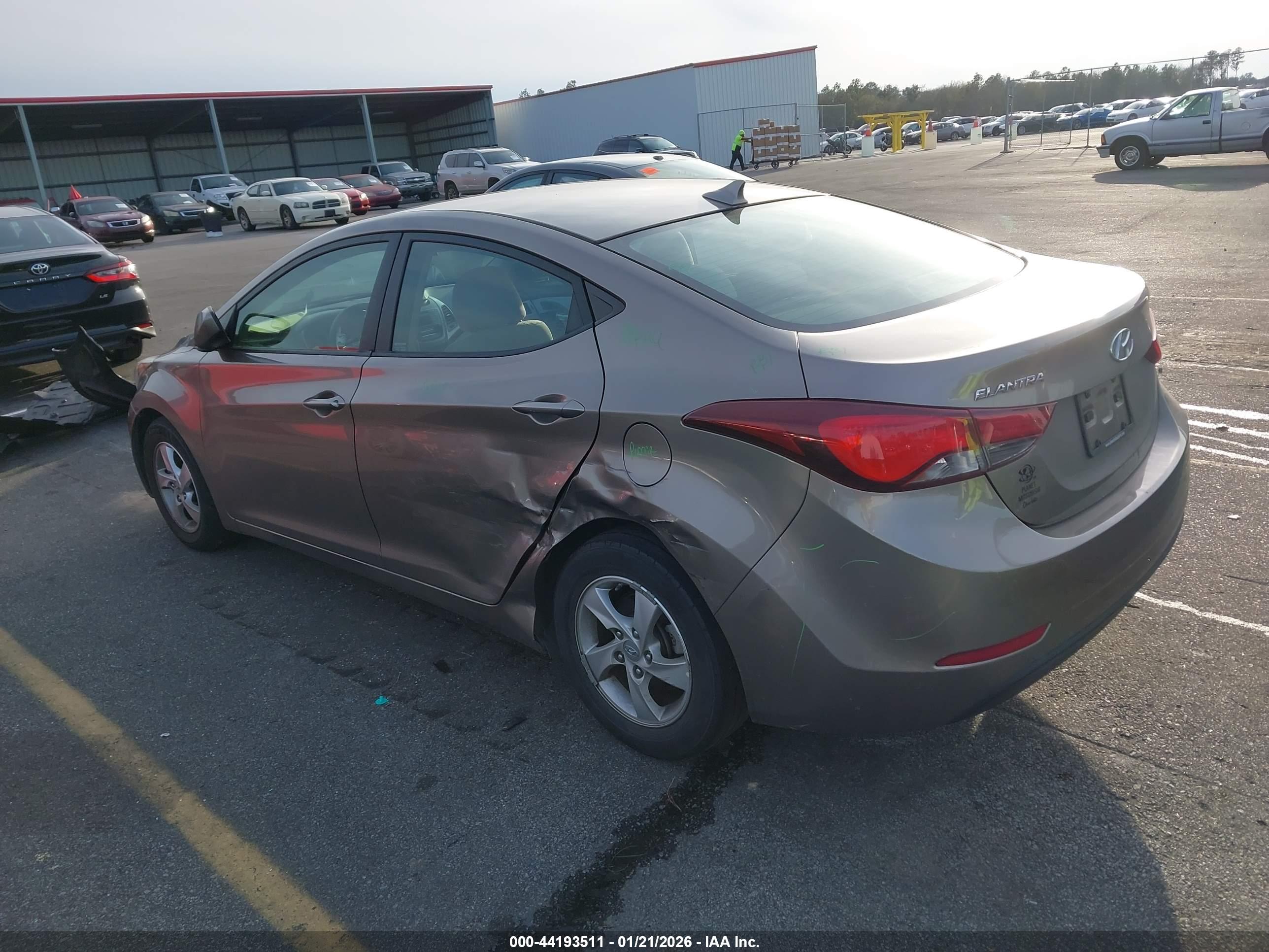 HYUNDAI ELANTRA image 3