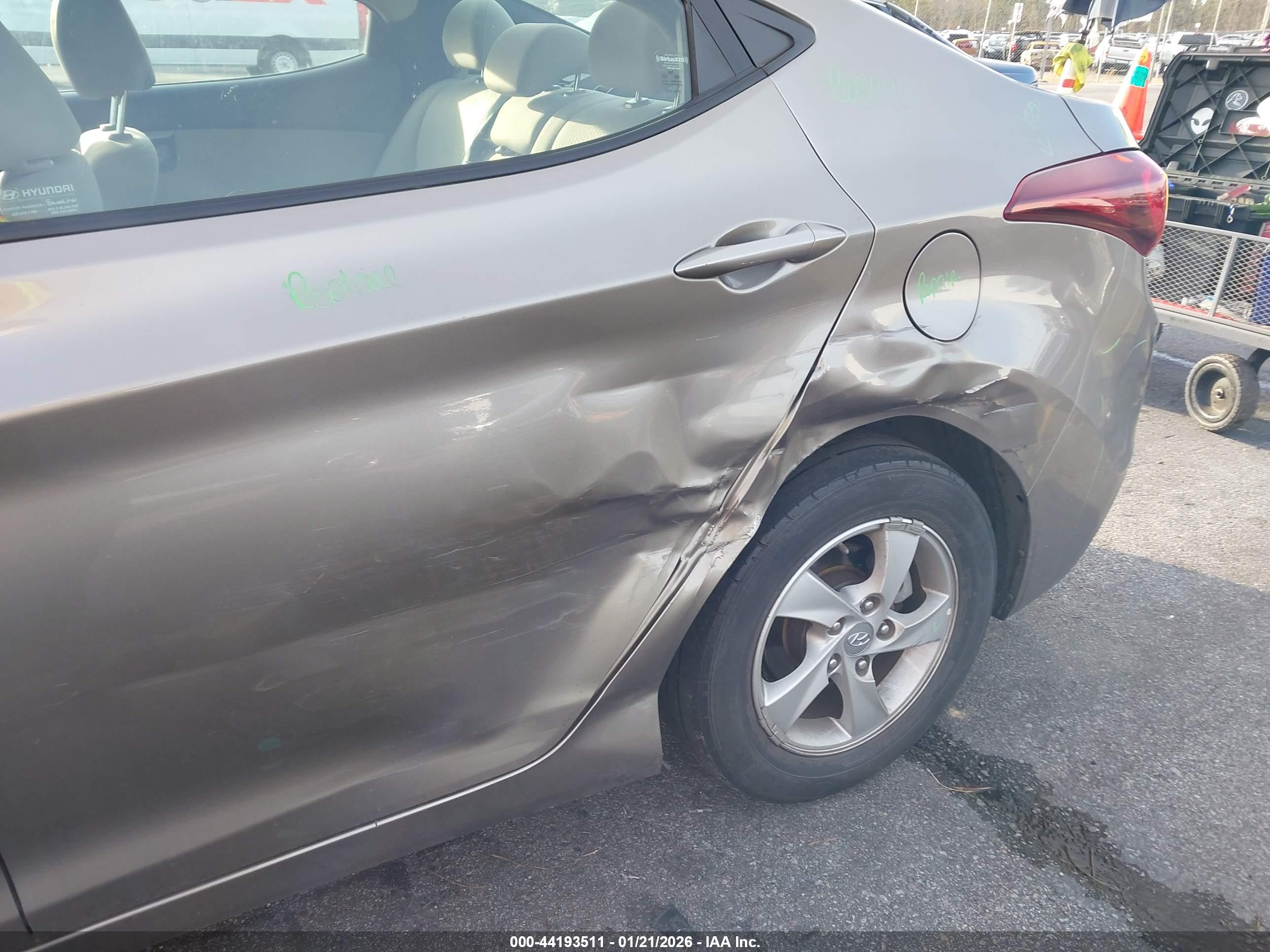 HYUNDAI ELANTRA image 6