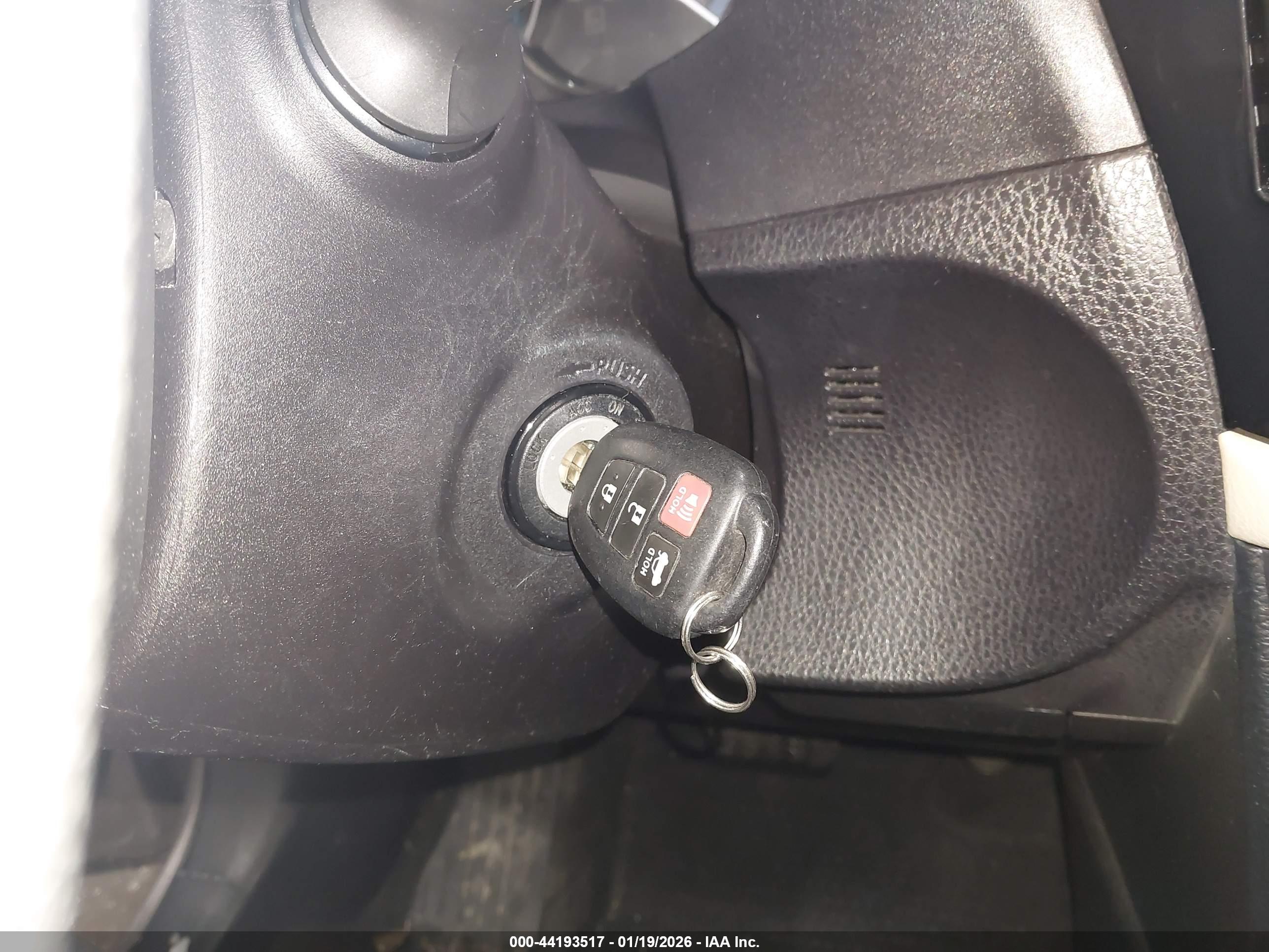 TOYOTA COROLLA image 11
