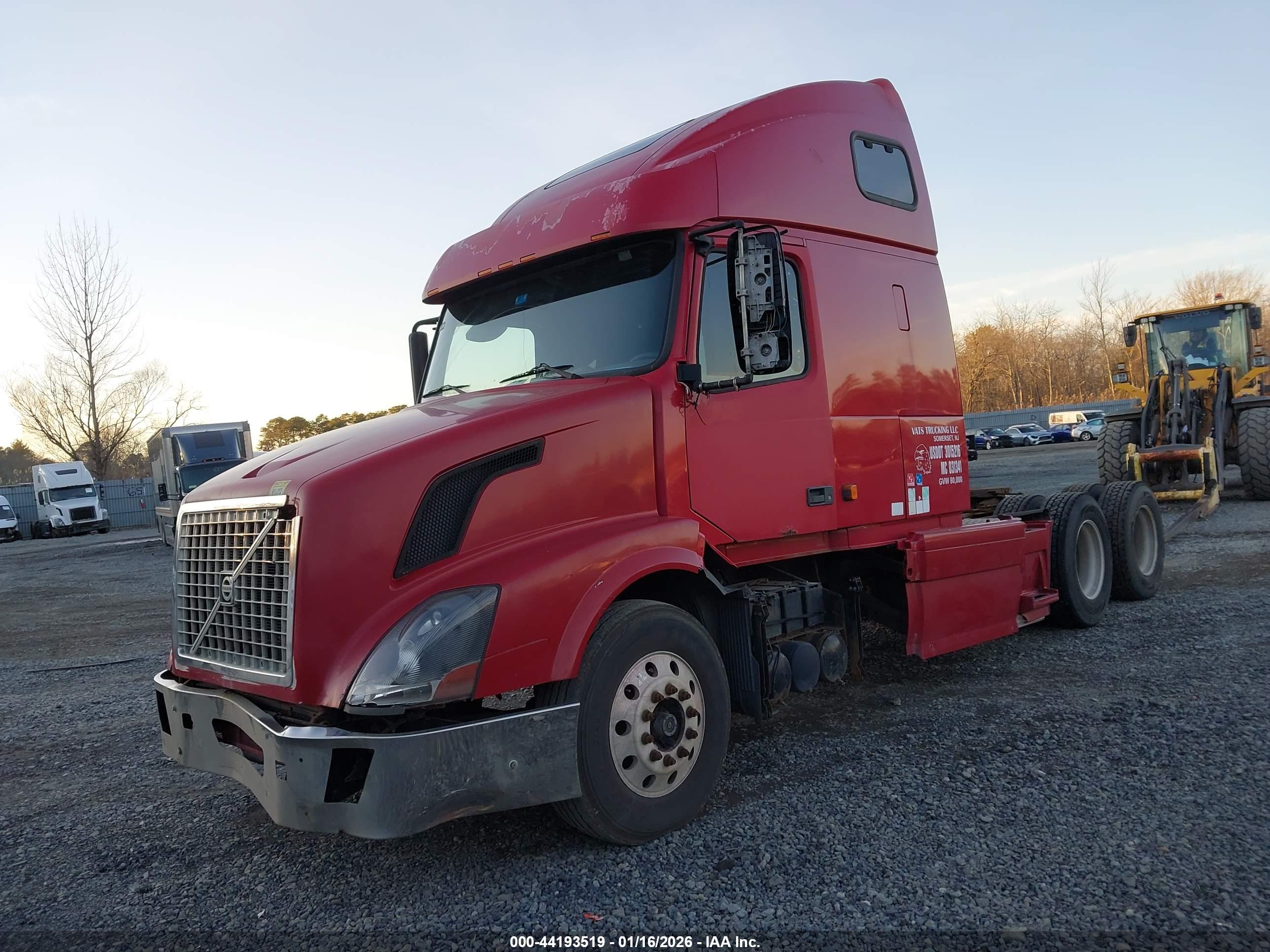 VOLVO VN image 2