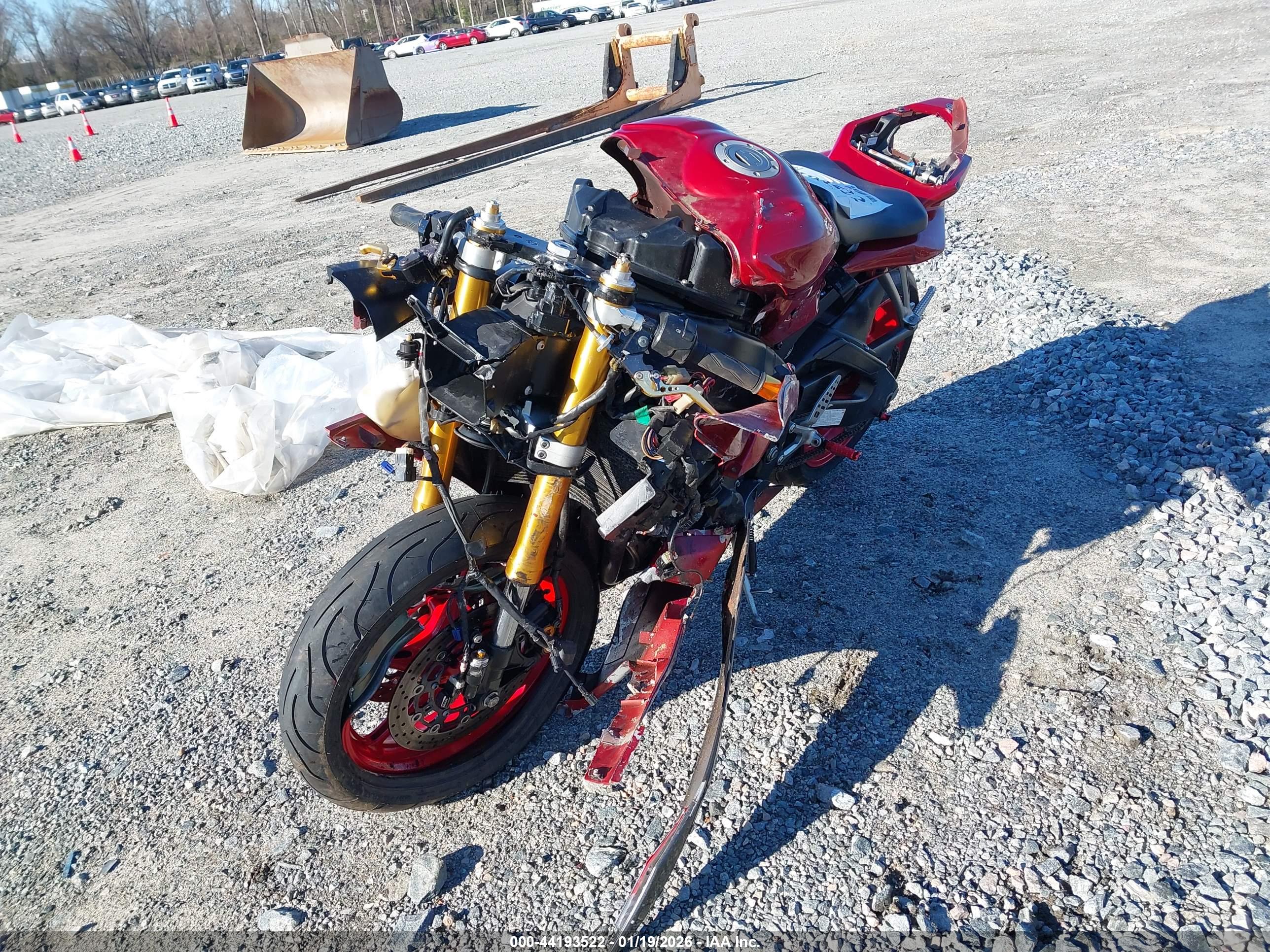 YAMAHA YZFR6 image 2