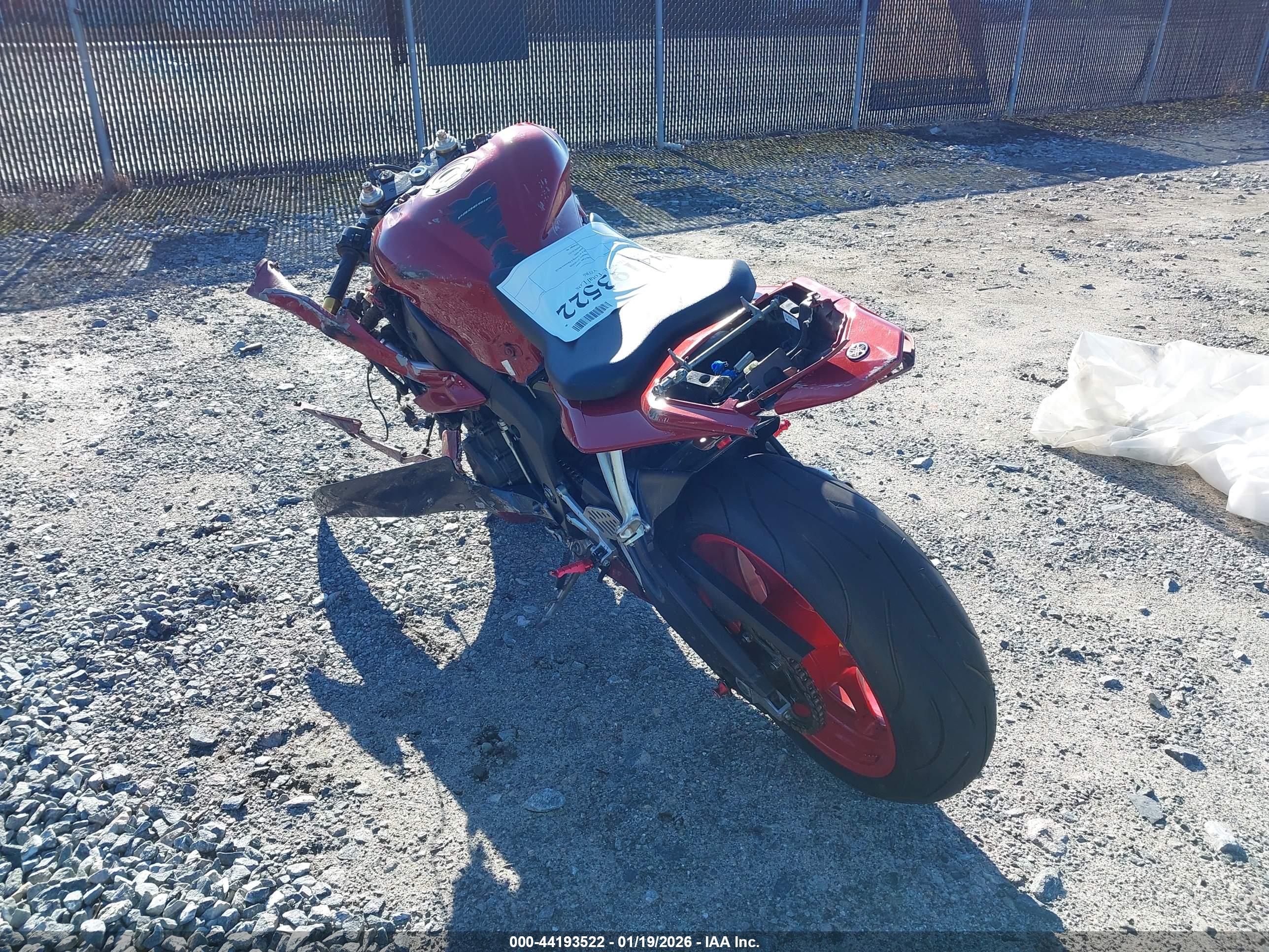 YAMAHA YZFR6 image 3