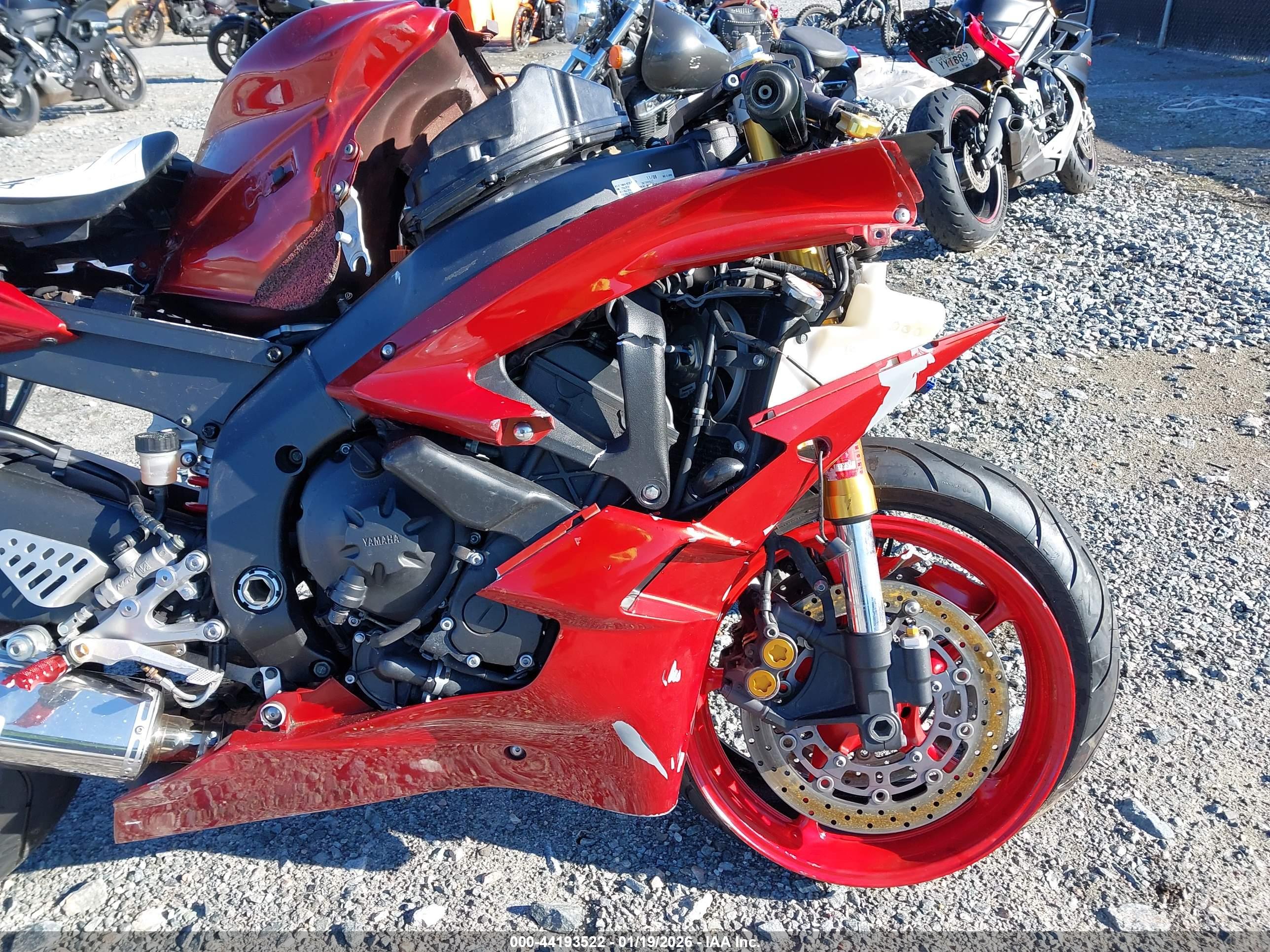 YAMAHA YZFR6 image 8