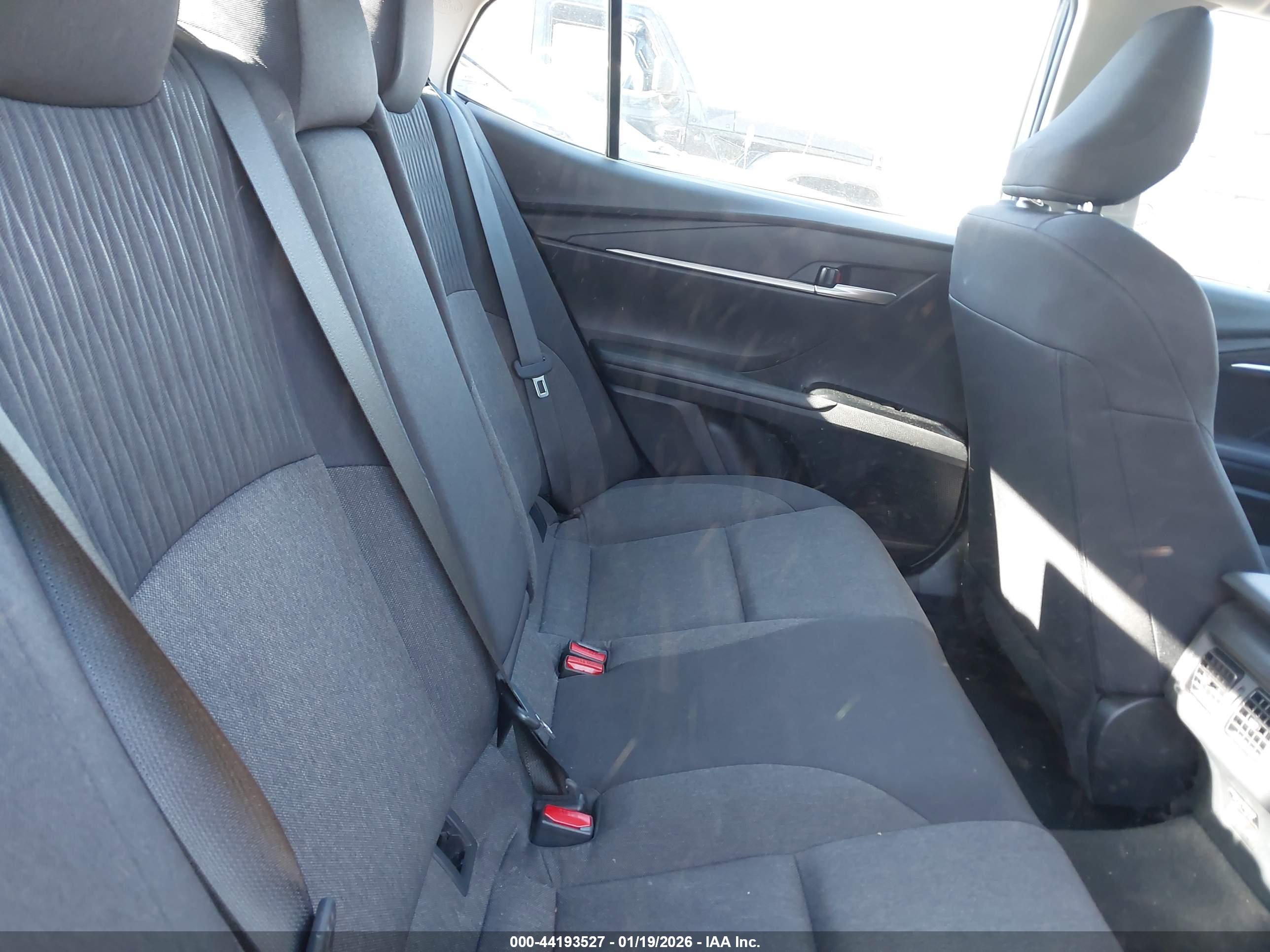 TOYOTA CAMRY image 8