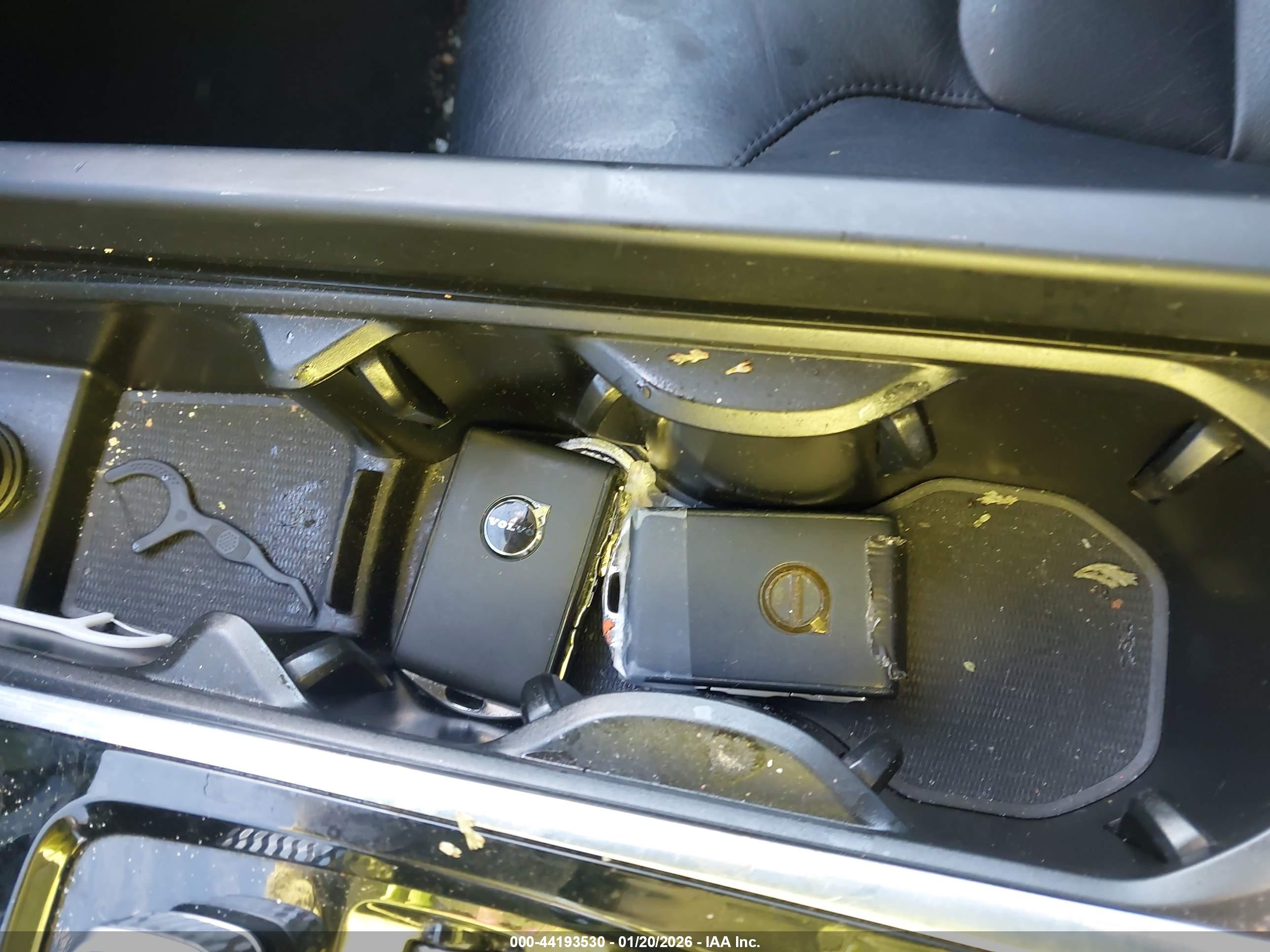 VOLVO XC60 image 11