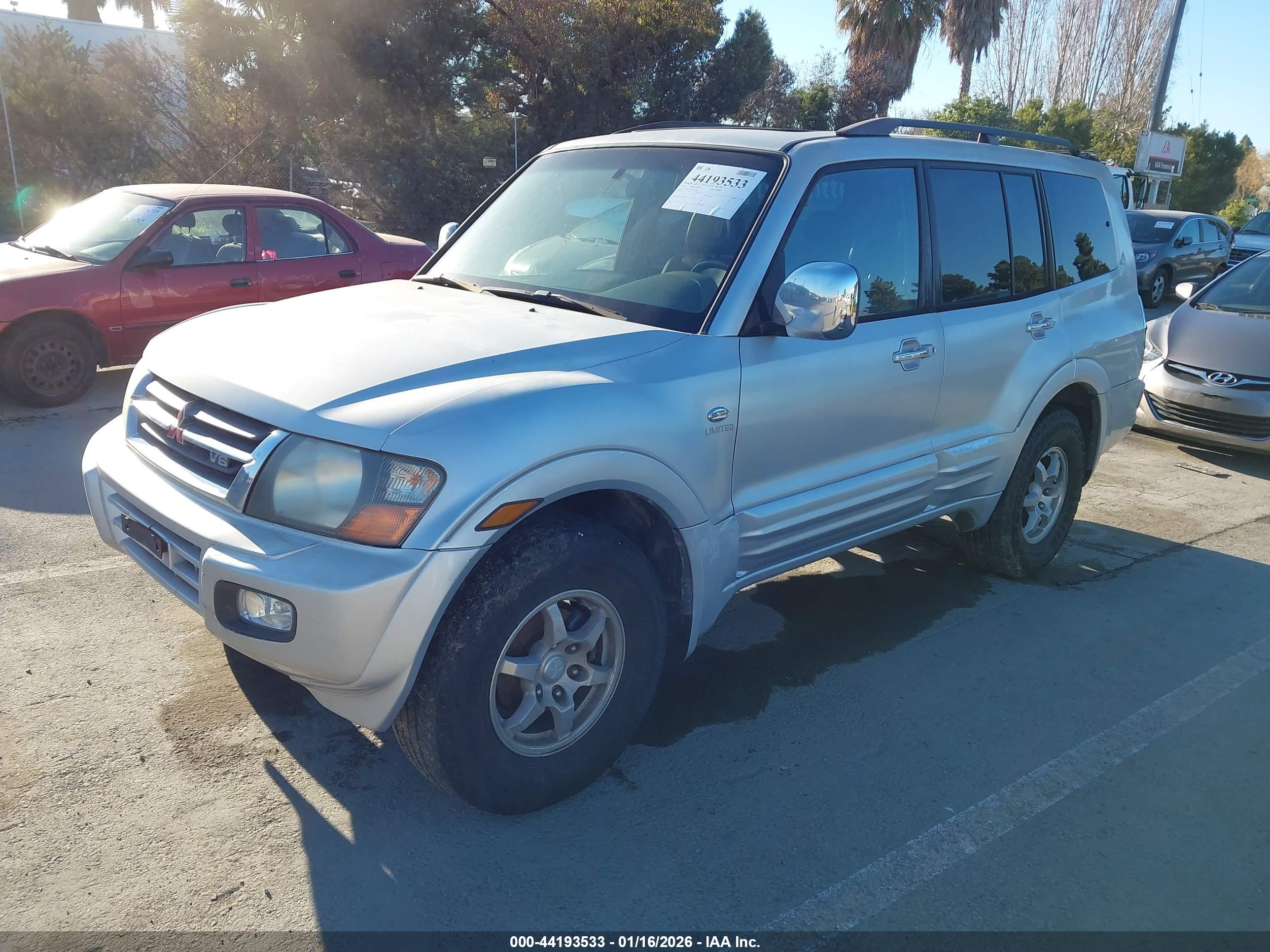 MITSUBISHI MONTERO image 2
