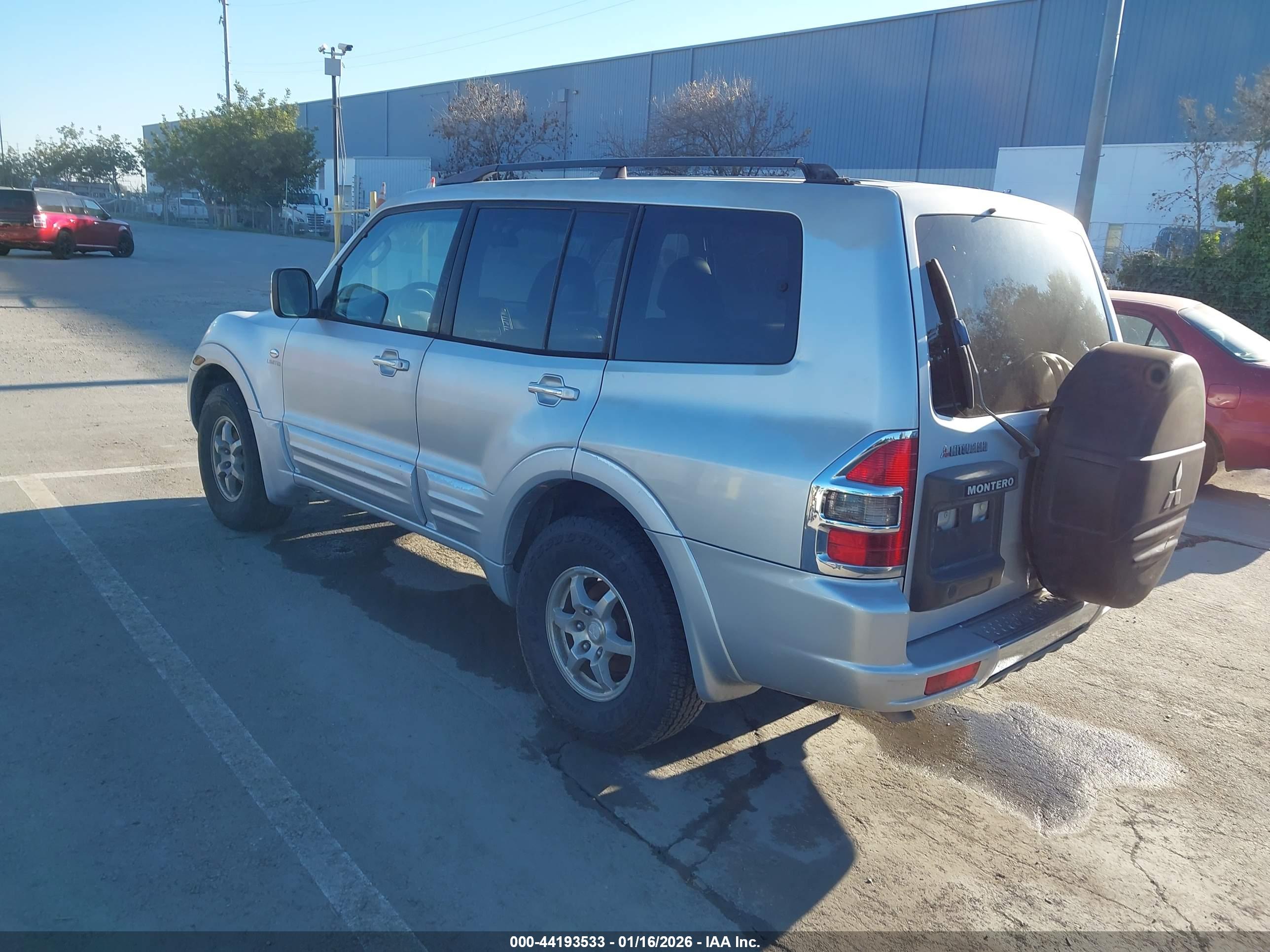 MITSUBISHI MONTERO image 3
