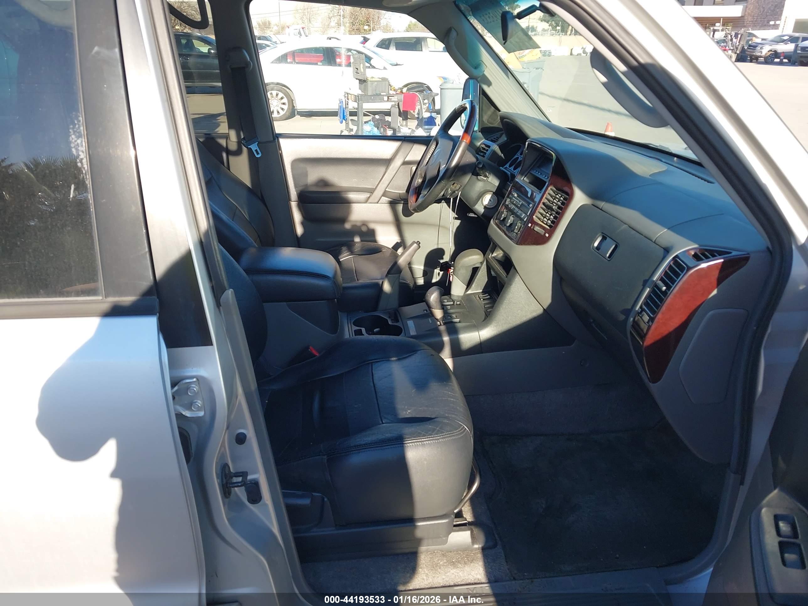 MITSUBISHI MONTERO image 5