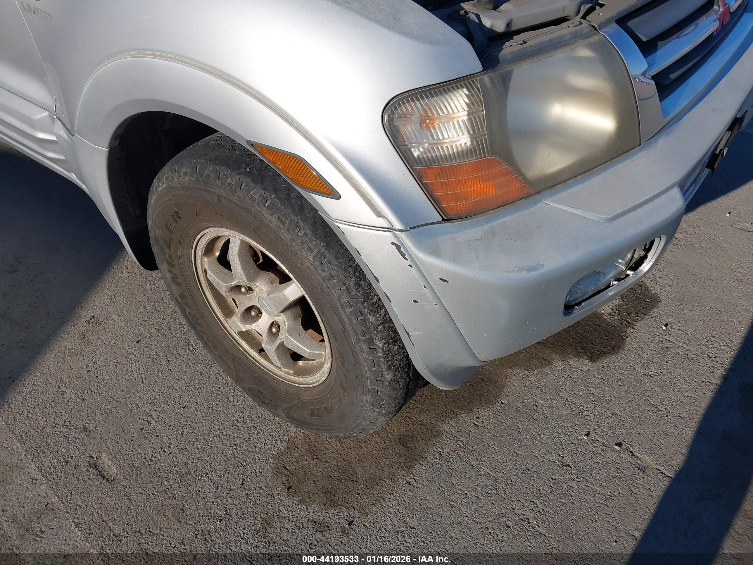 MITSUBISHI MONTERO image 6