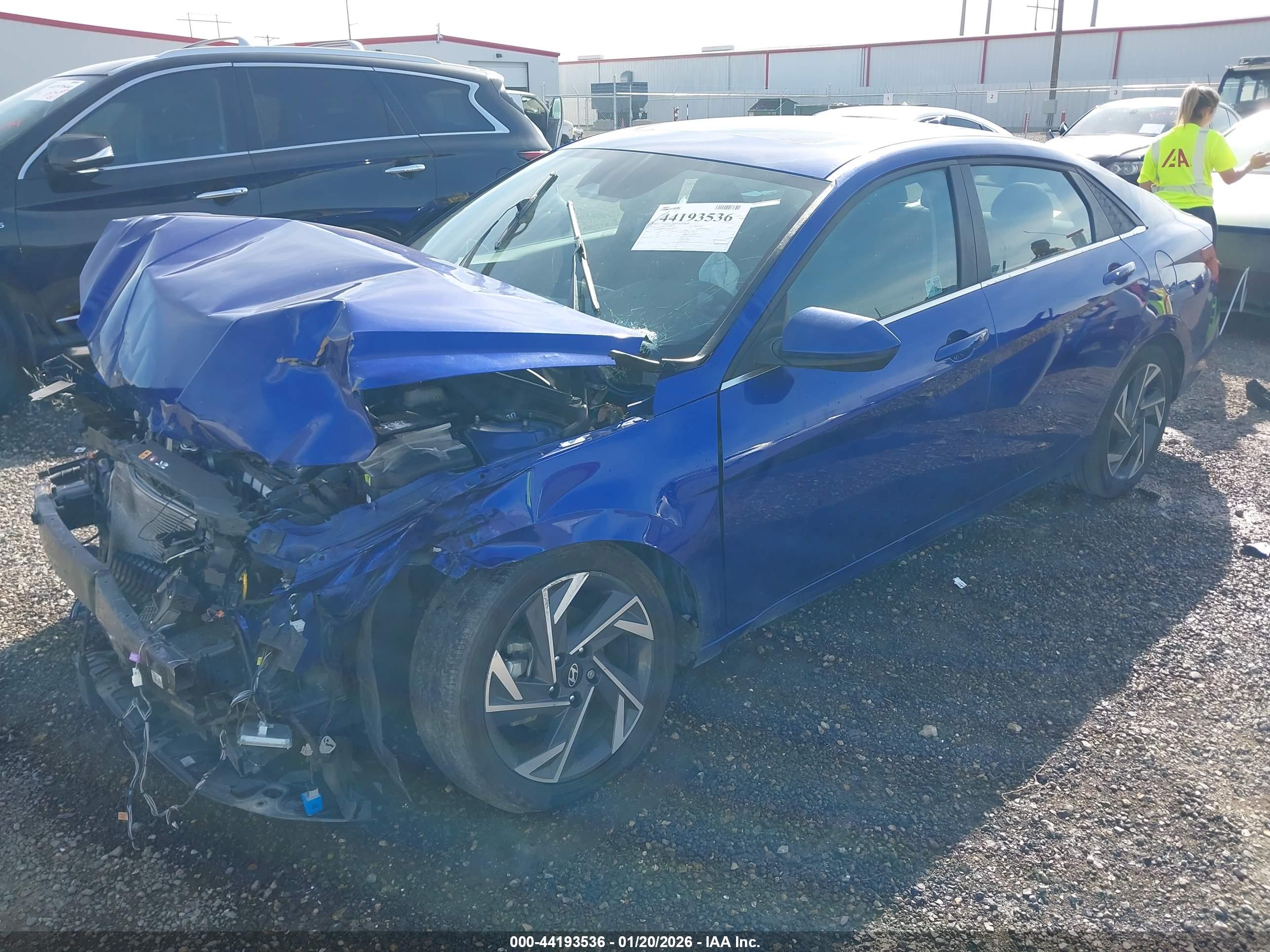 HYUNDAI ELANTRA image 2