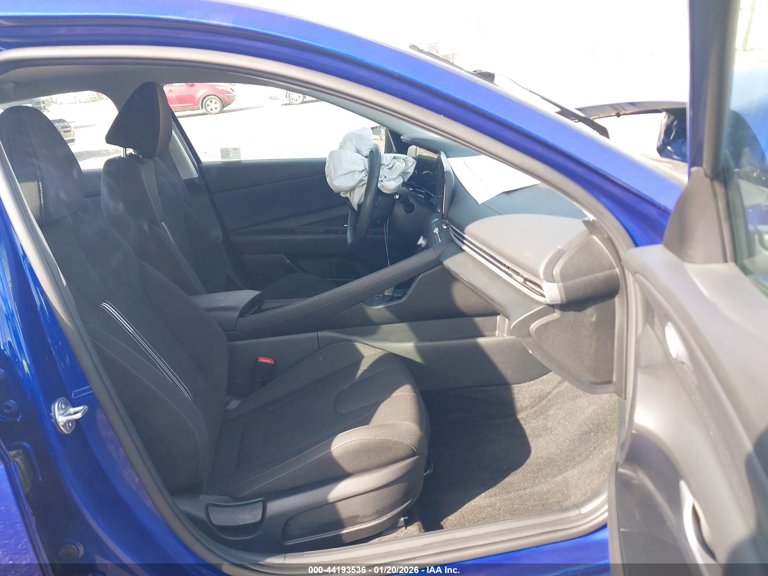 HYUNDAI ELANTRA image 5