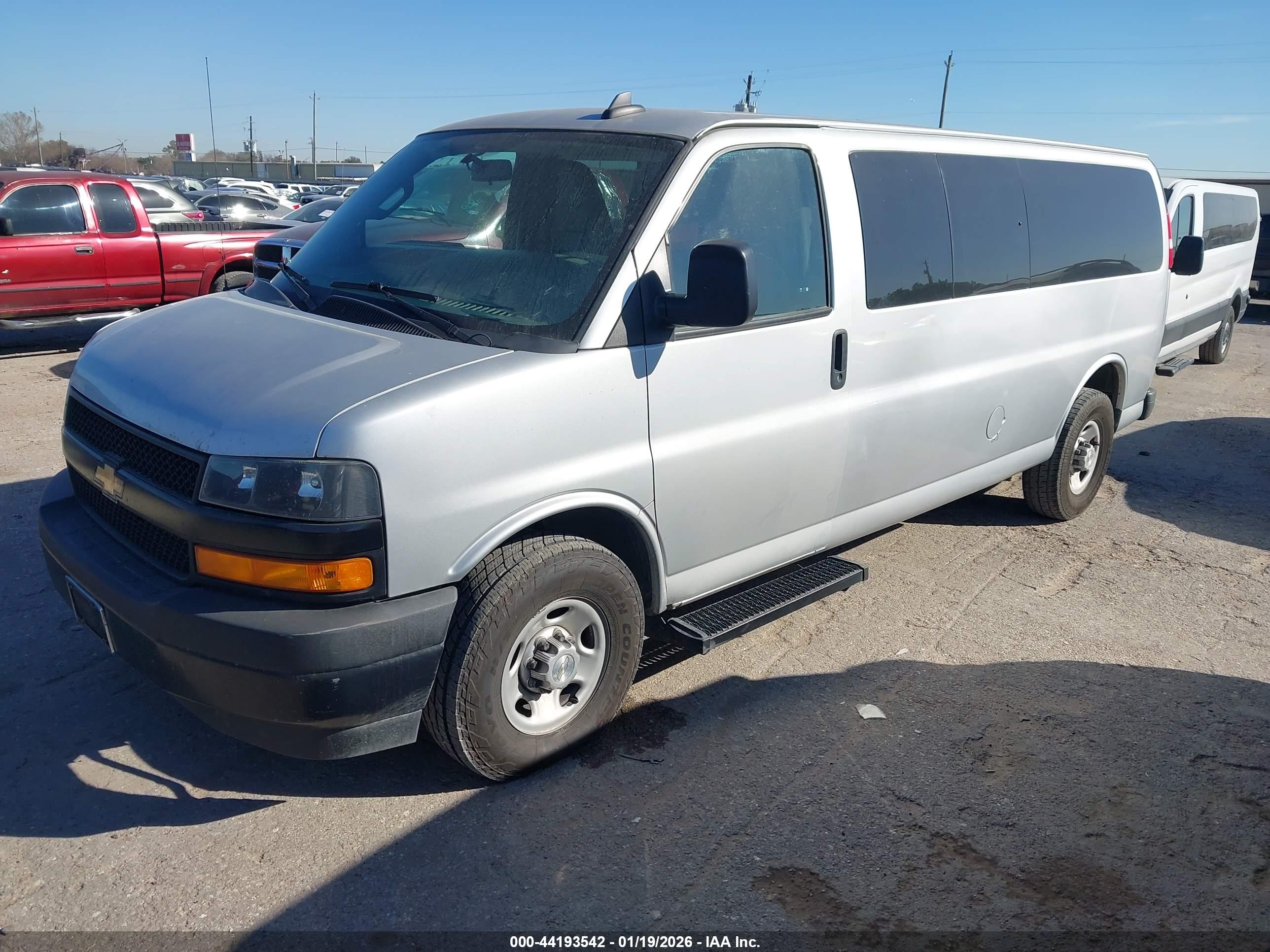 CHEVROLET EXPRESS image 2