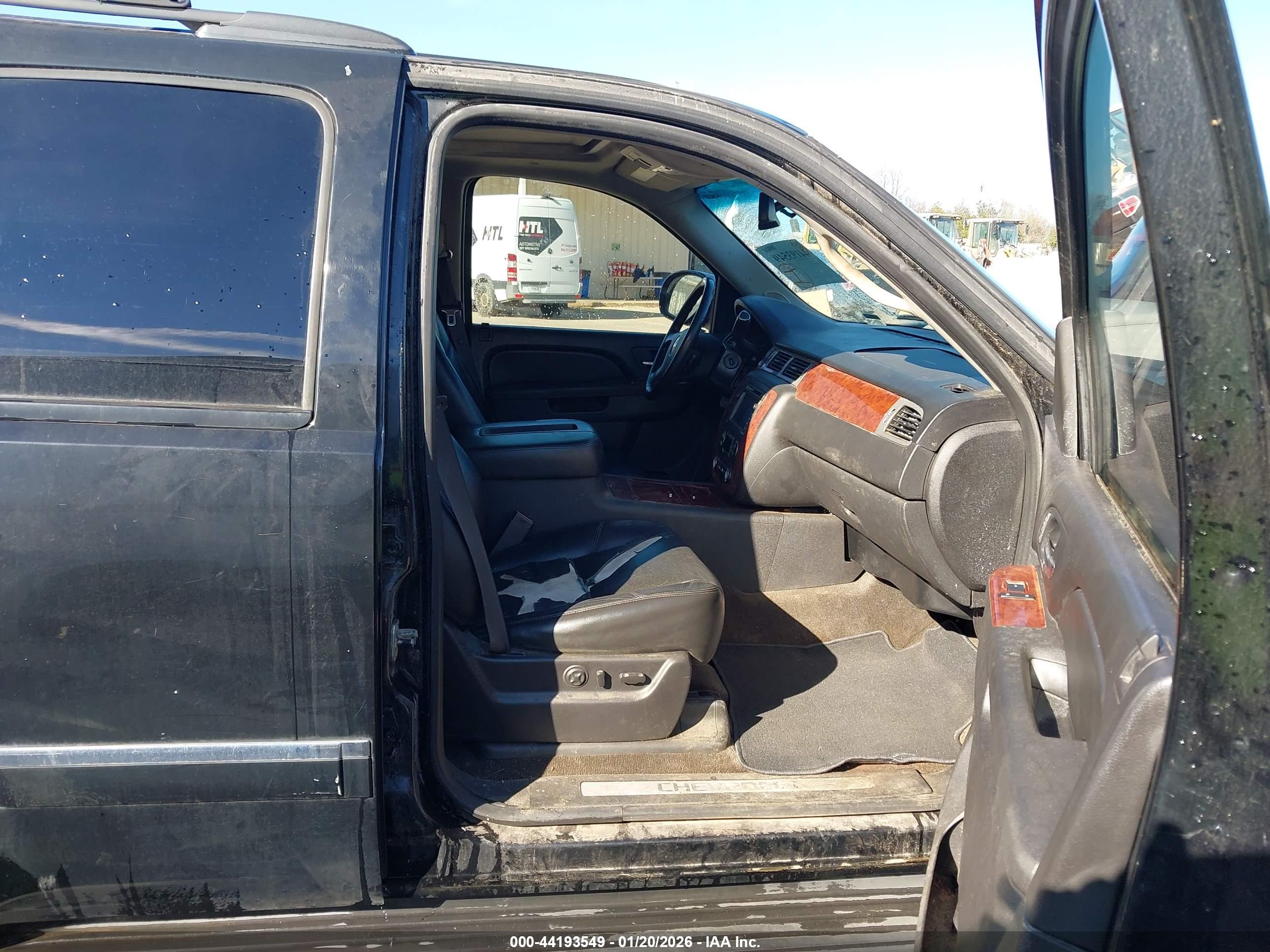CHEVROLET TAHOE image 5