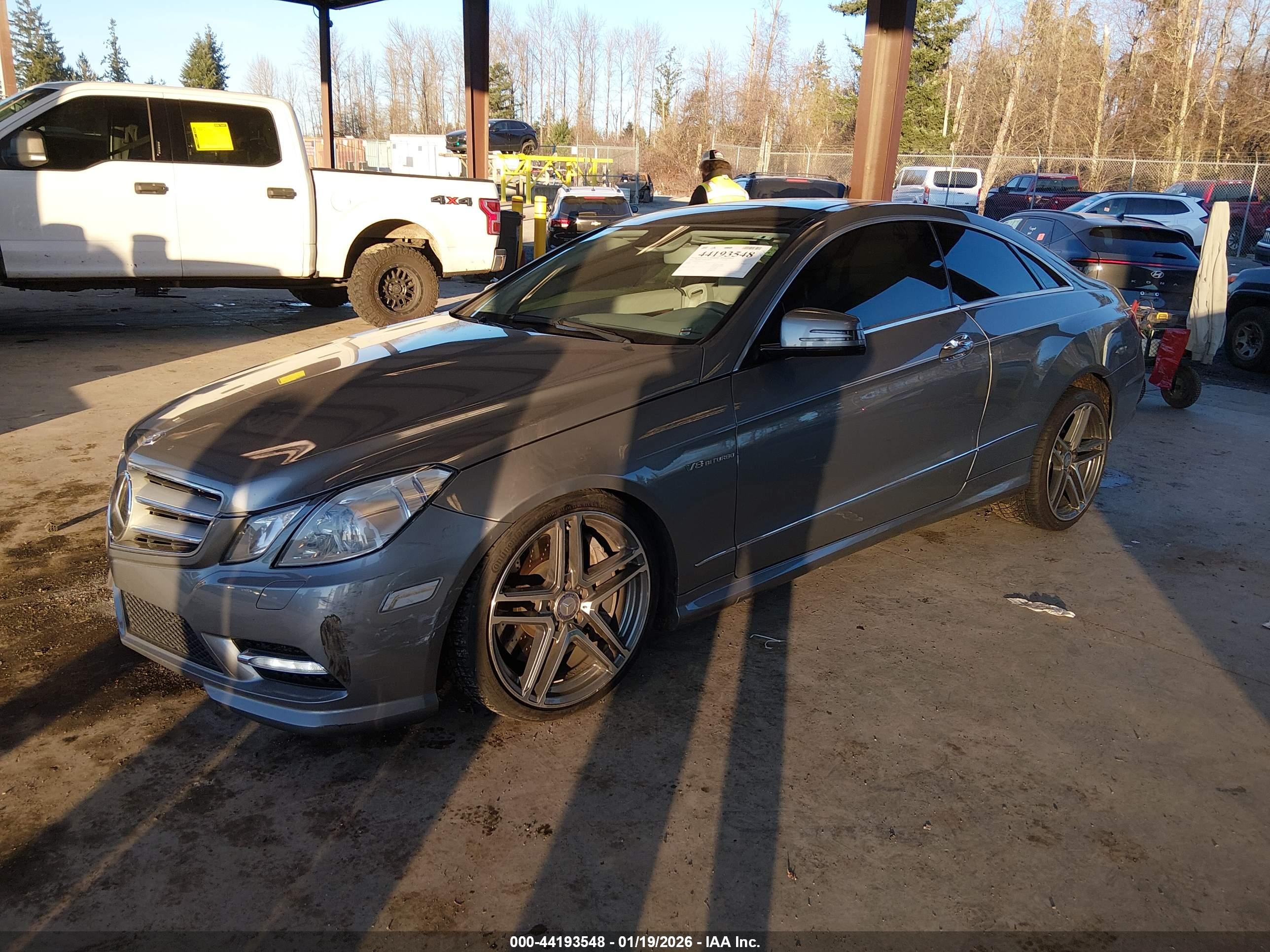 MERCEDES-BENZ E image 2