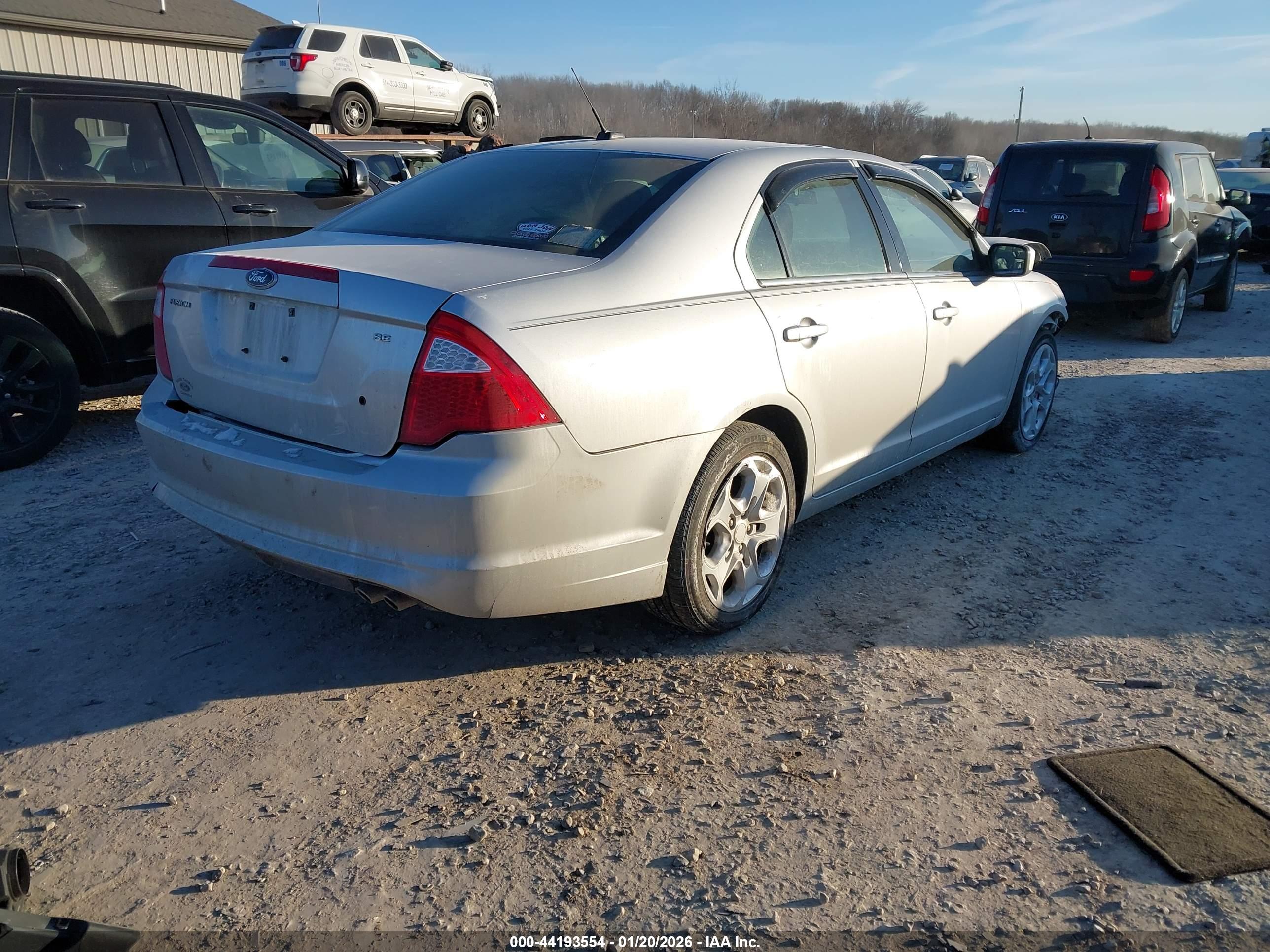 FORD FUSION image 4