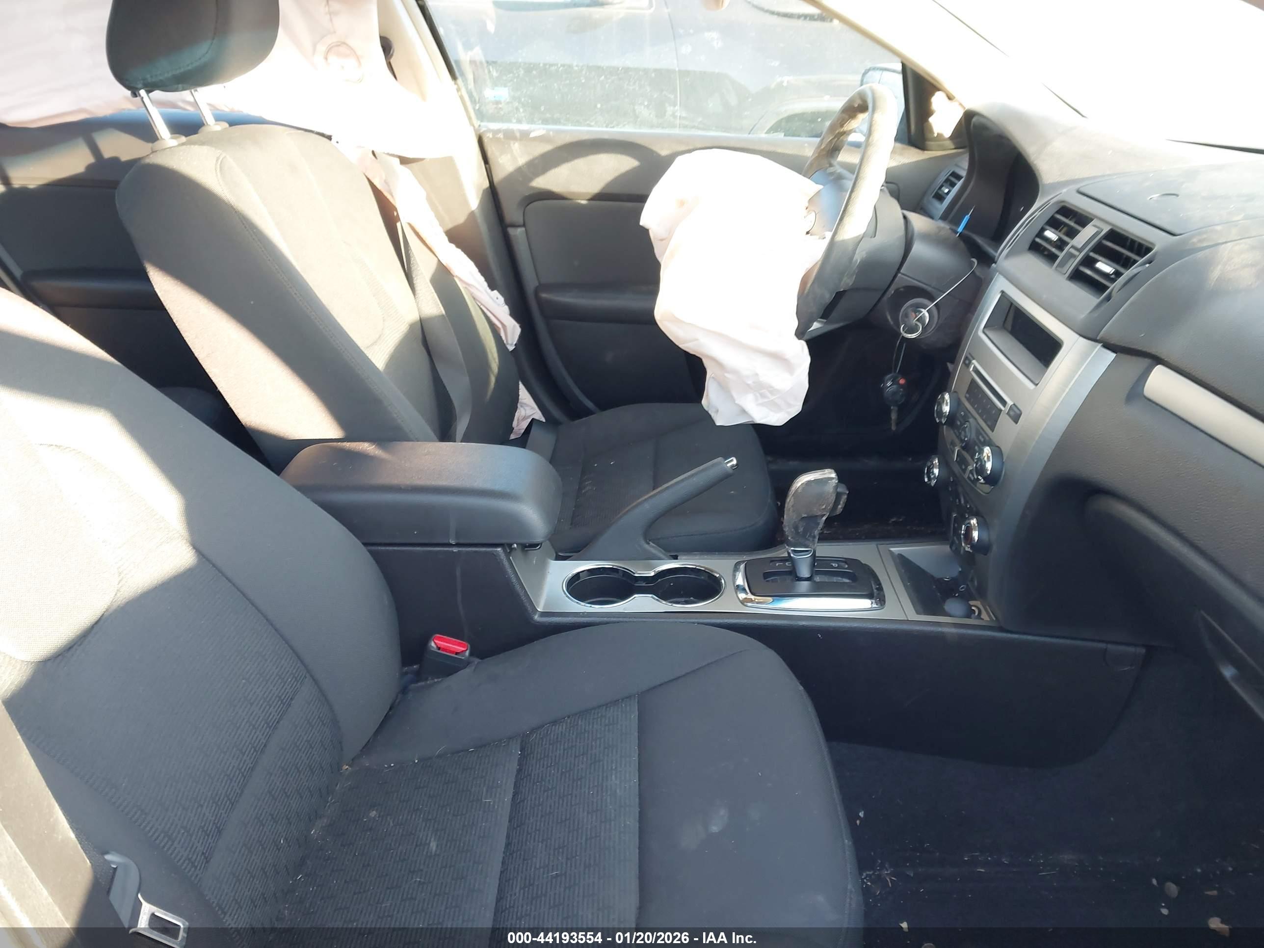 FORD FUSION image 5