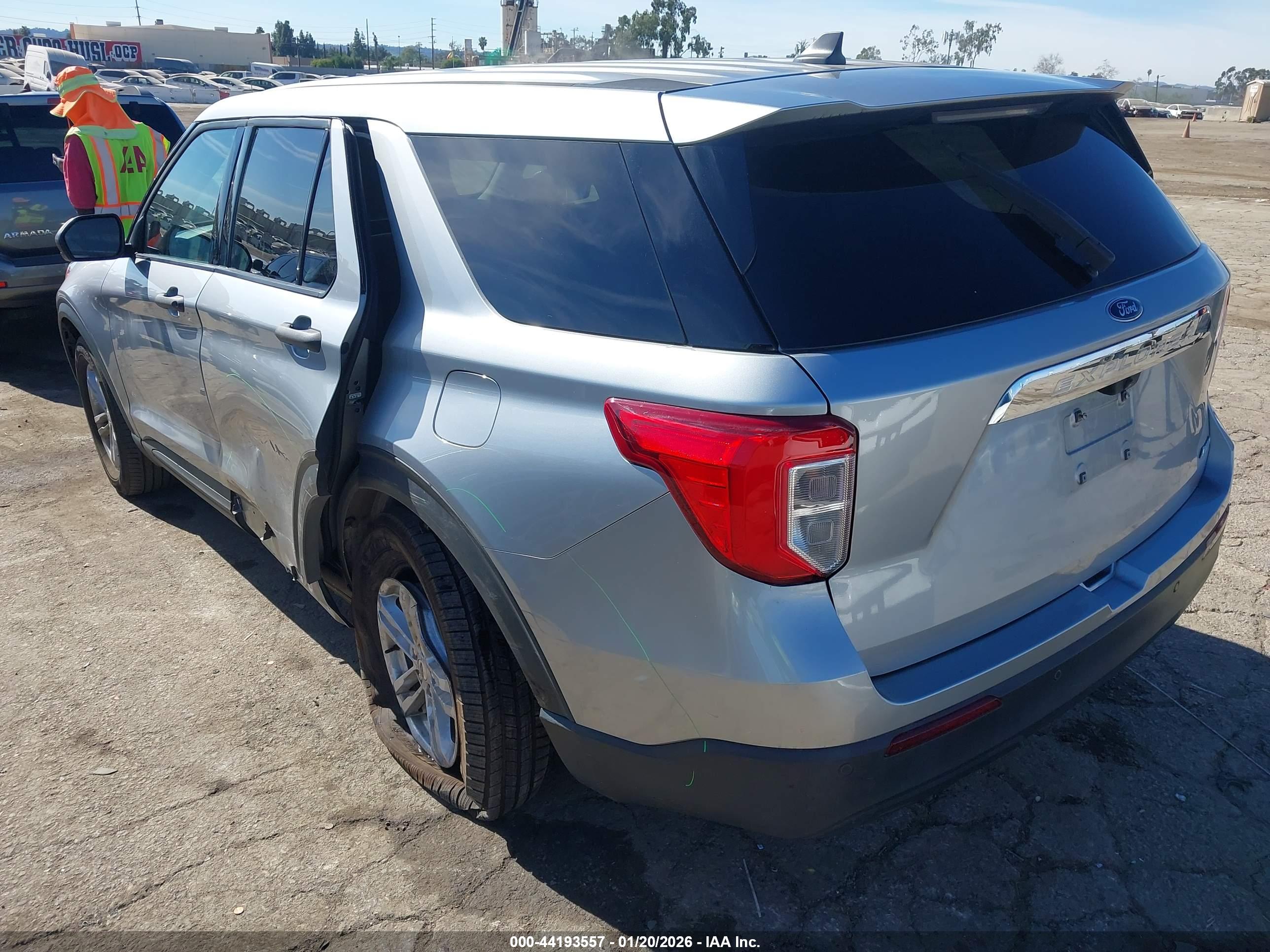FORD EXPLORER image 3