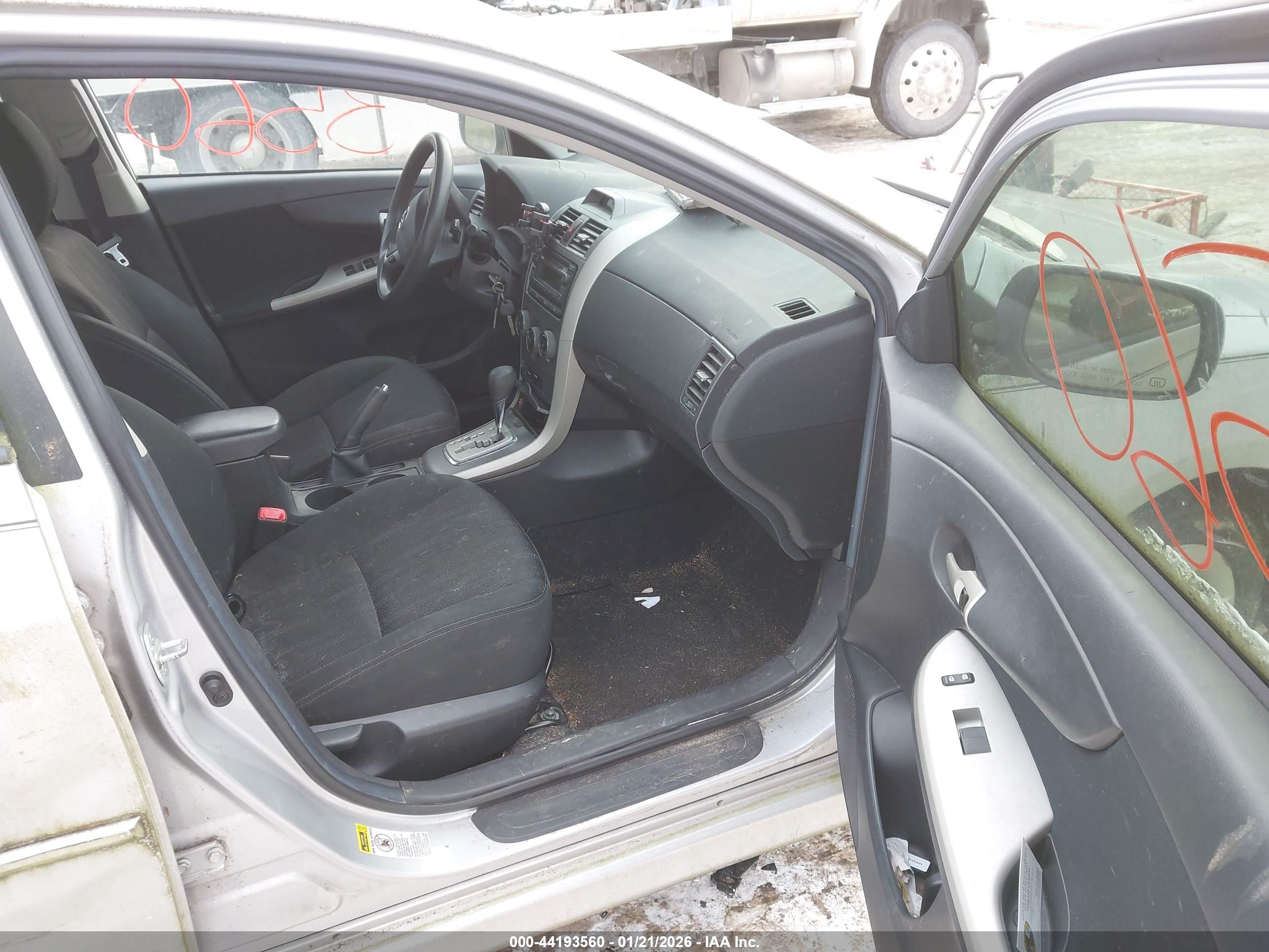 TOYOTA COROLLA image 5