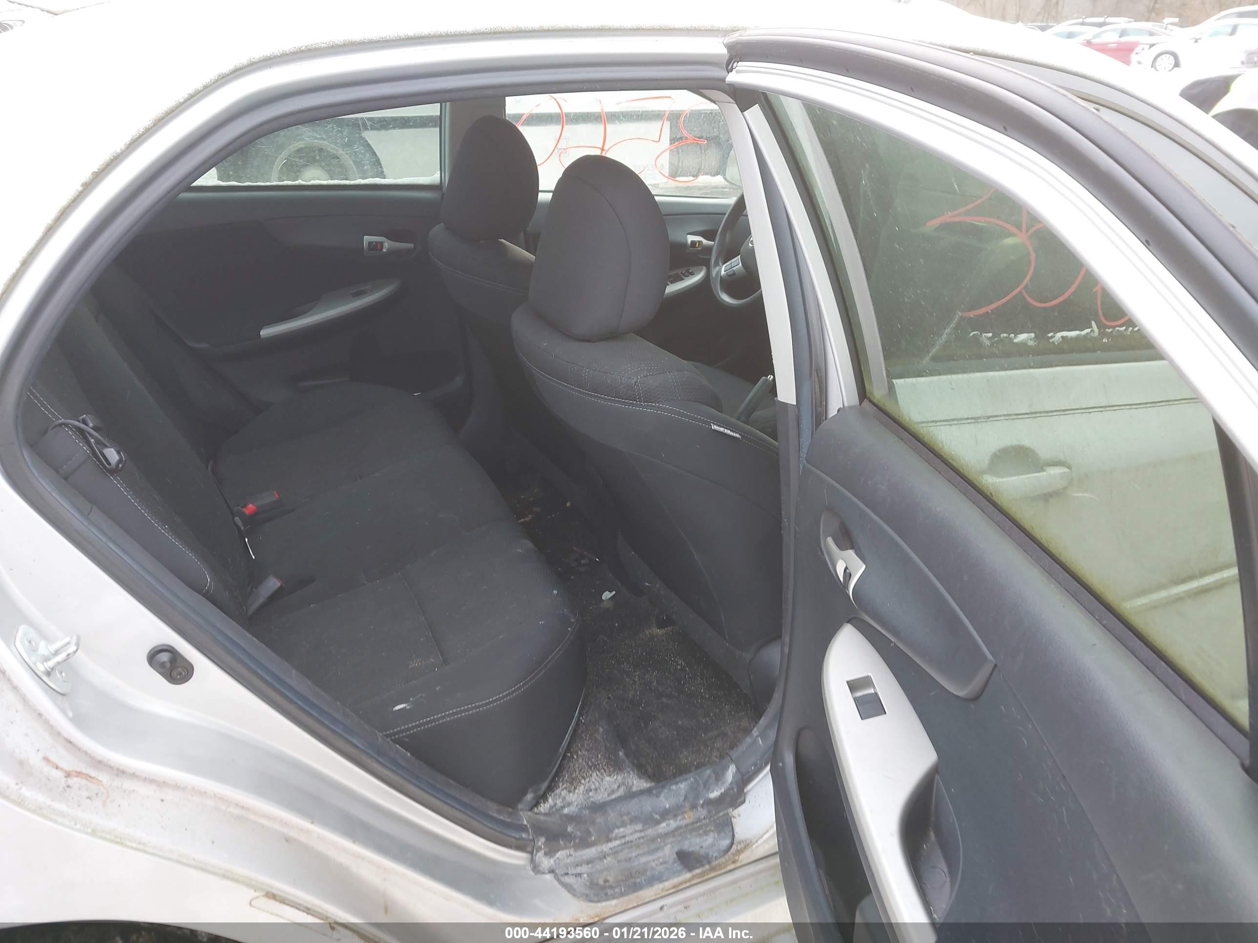 TOYOTA COROLLA image 8