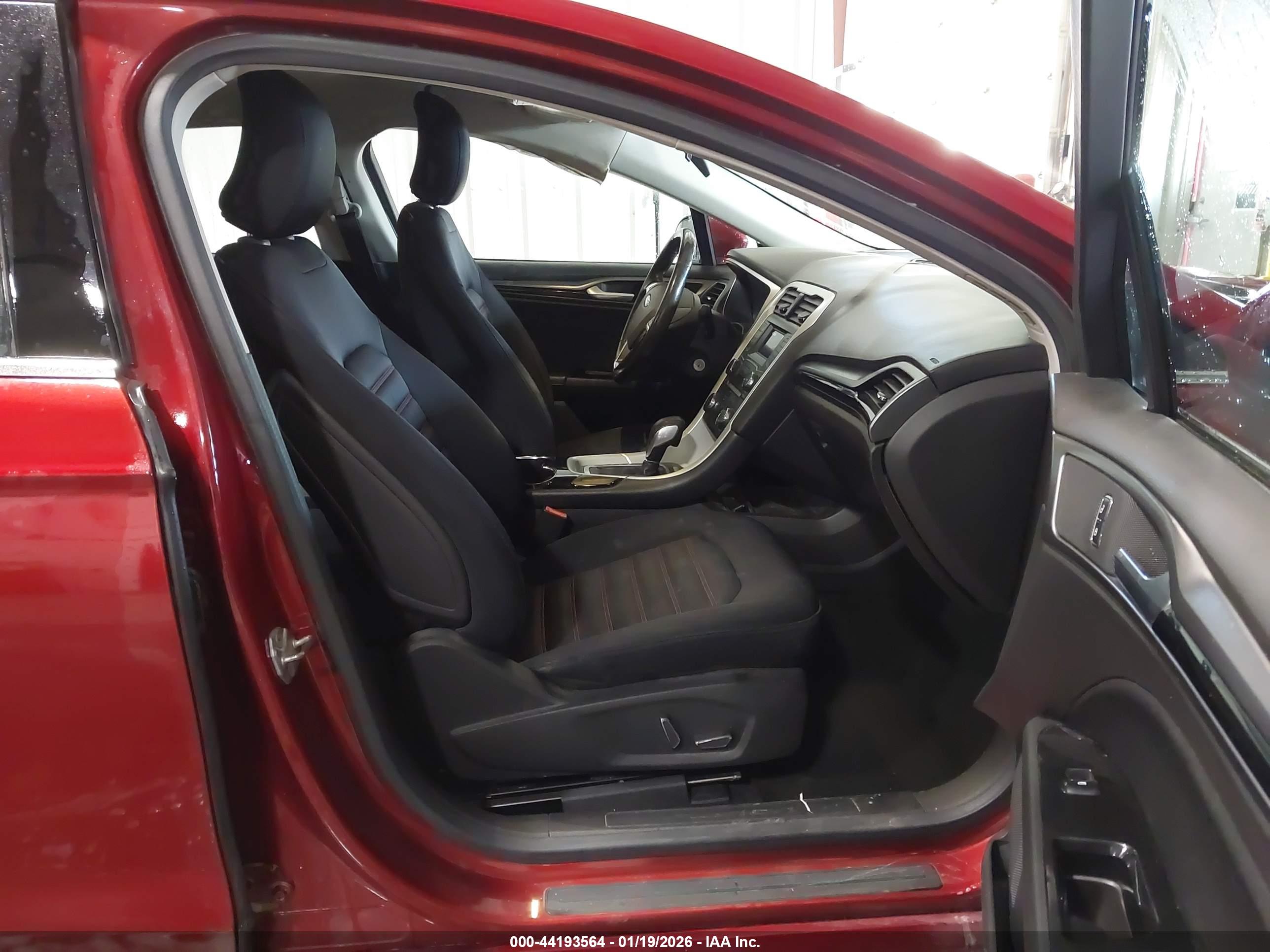 FORD FUSION image 5