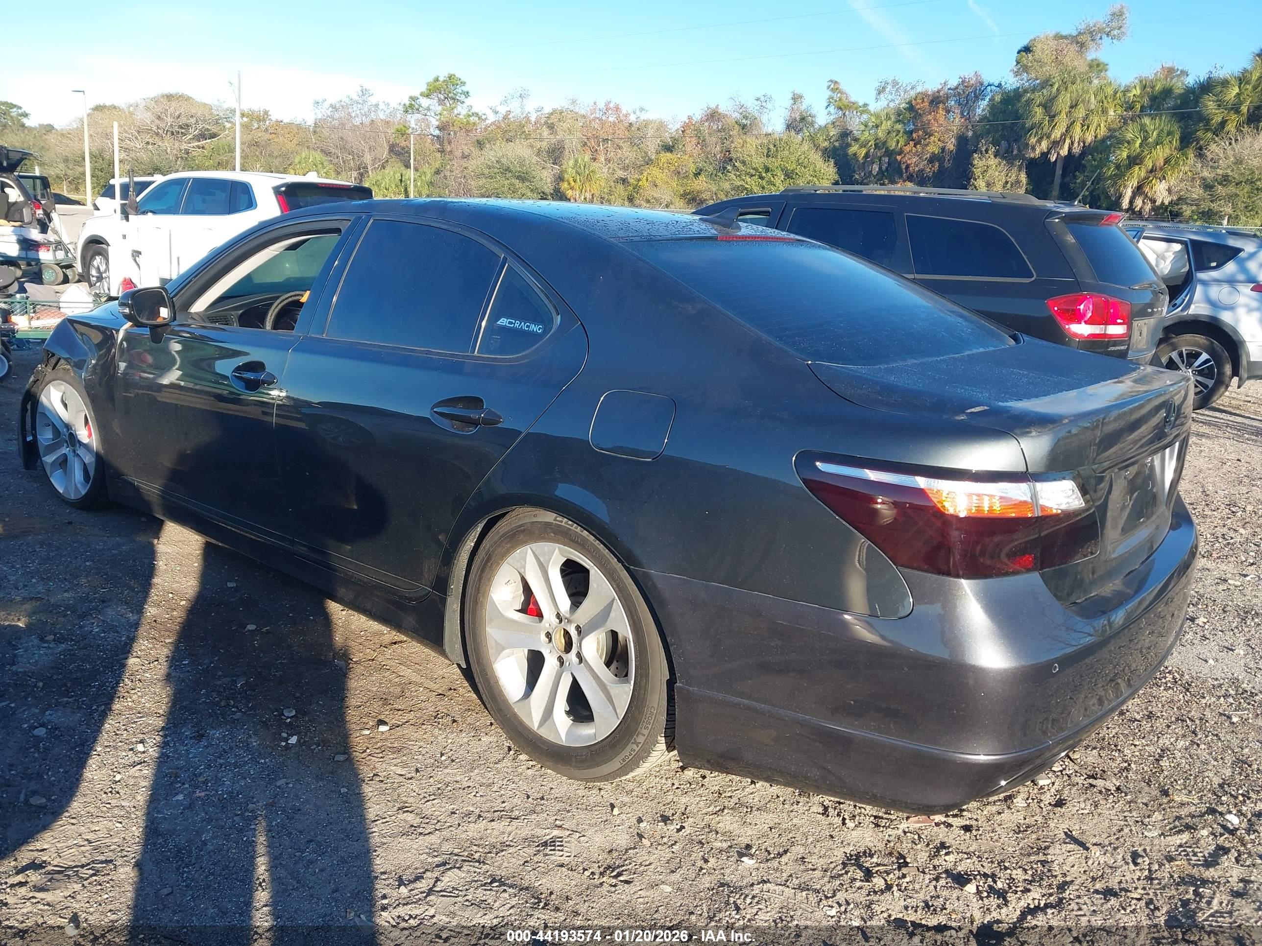 LEXUS LS image 3