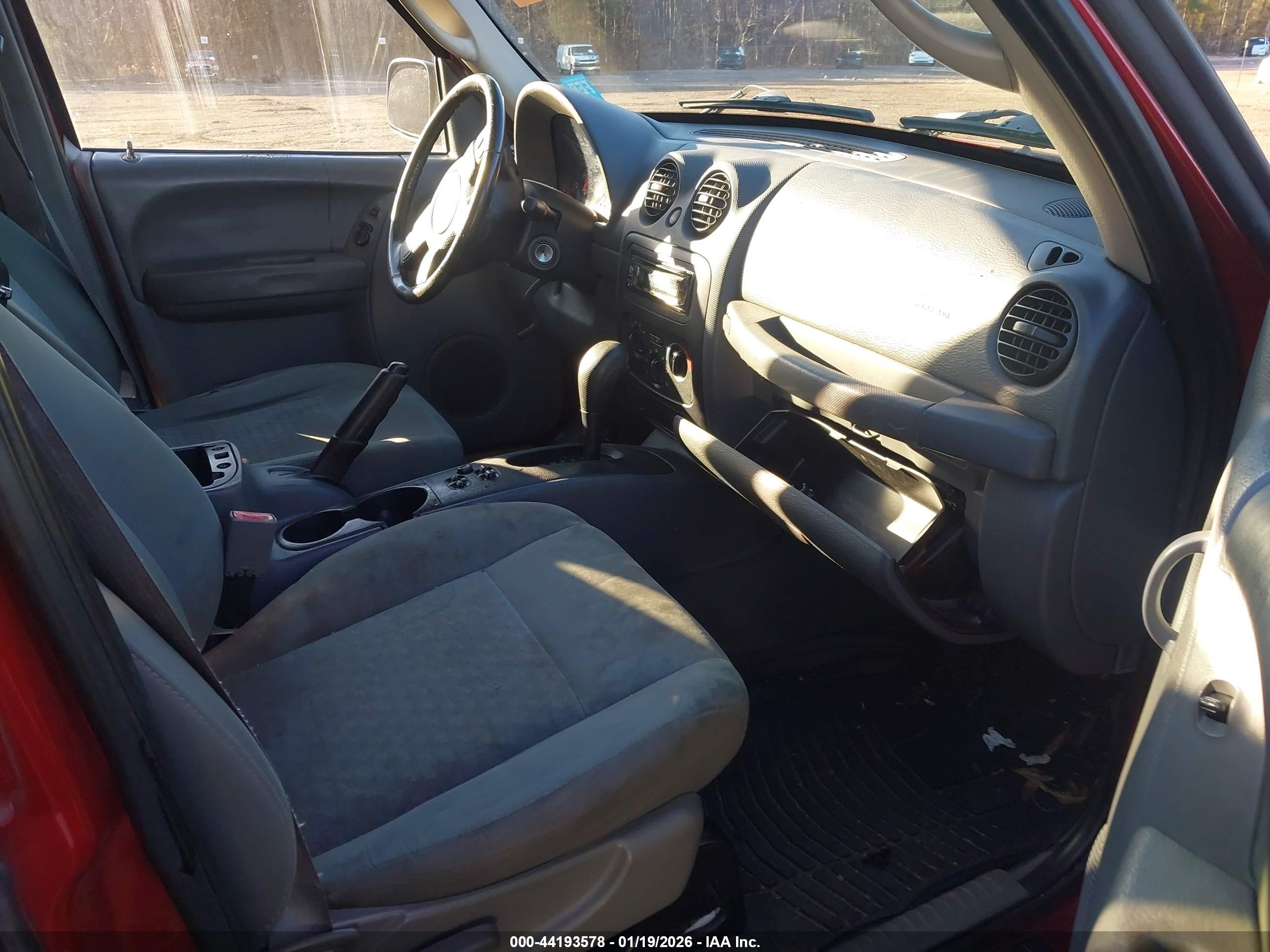 JEEP LIBERTY image 5