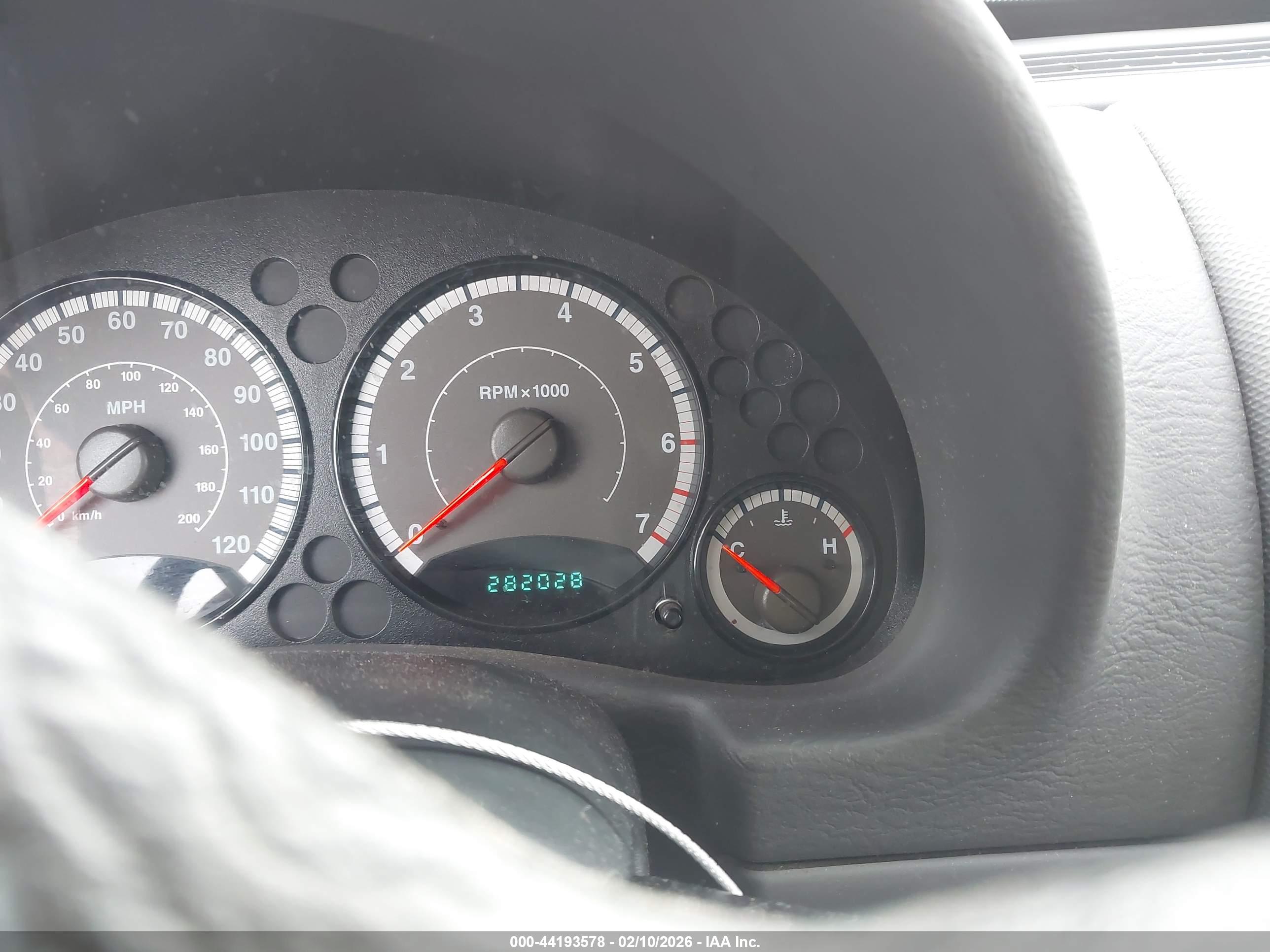 JEEP LIBERTY image 7