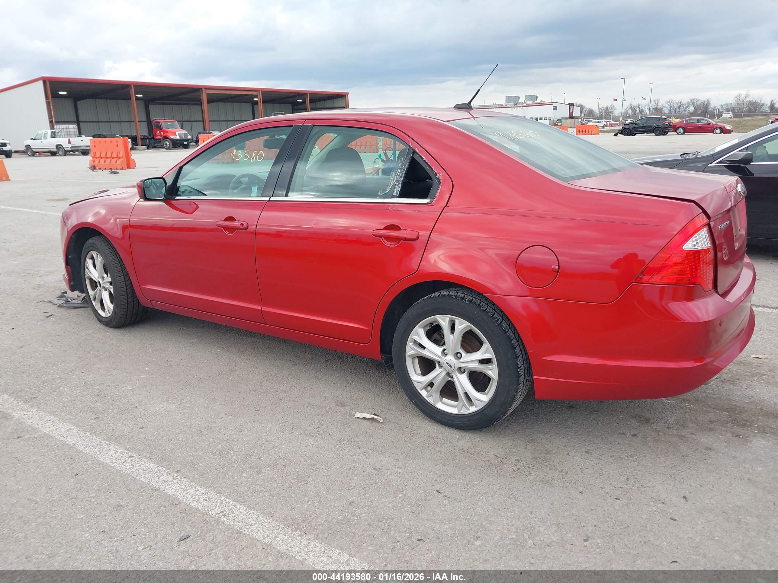 FORD FUSION image 3