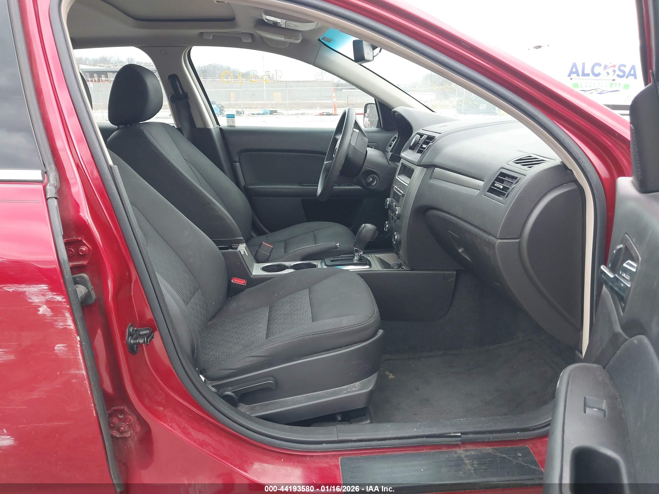 FORD FUSION image 5
