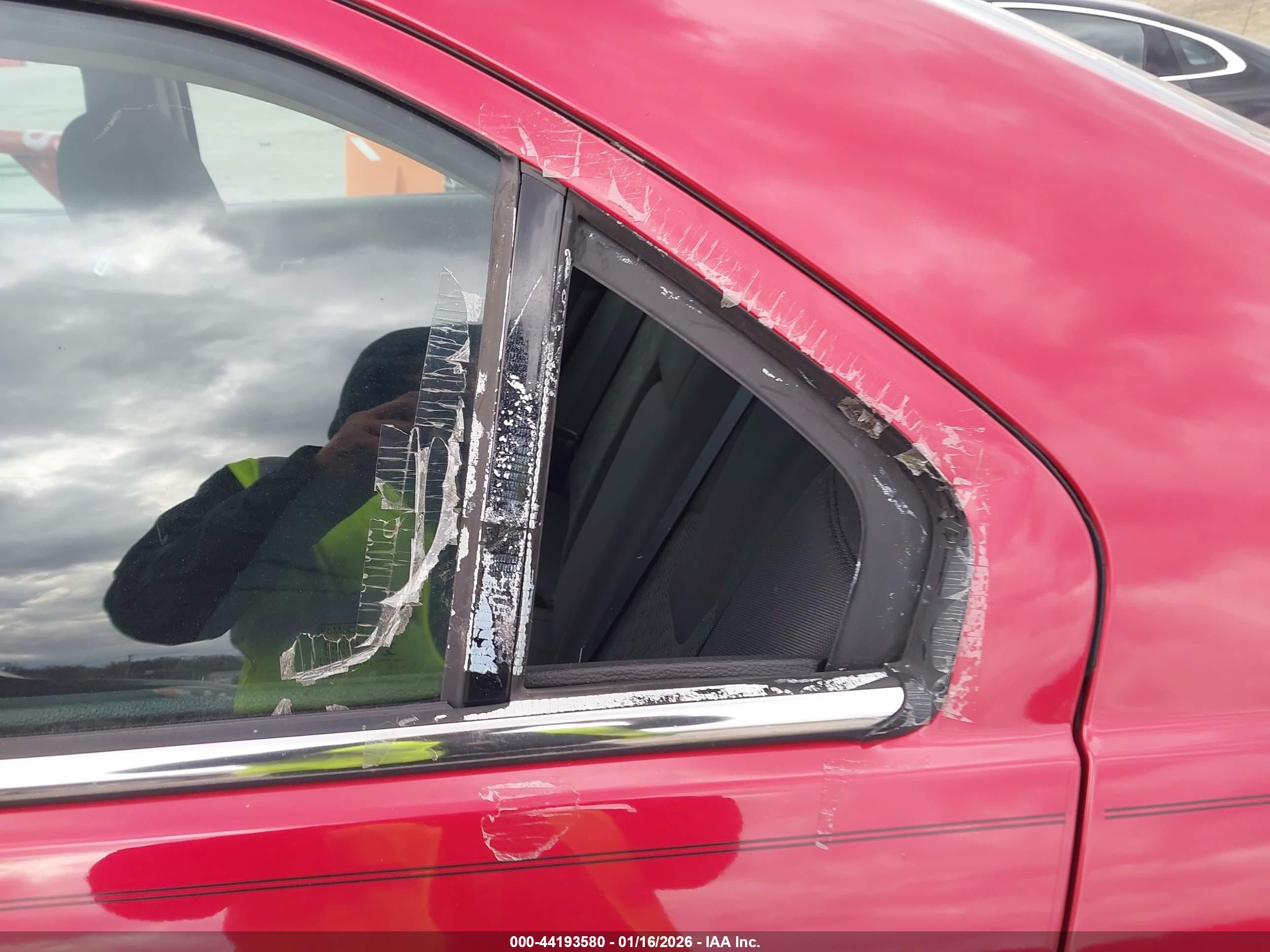 FORD FUSION image 6