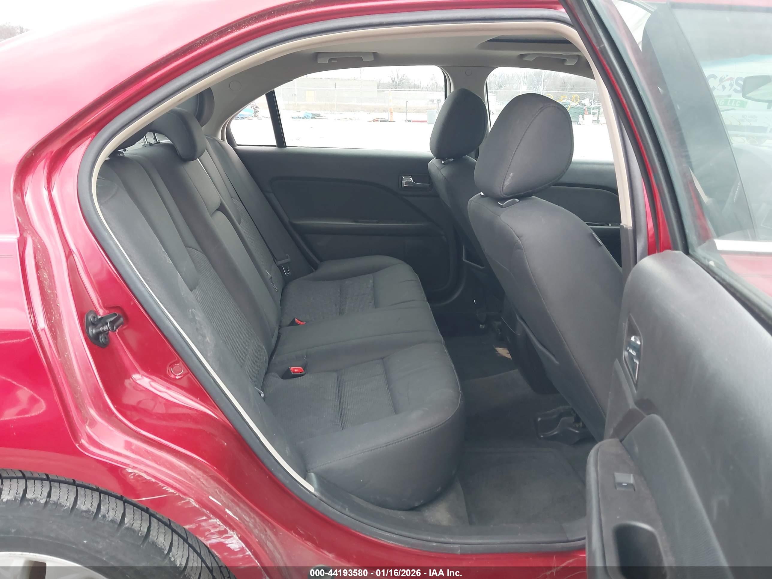 FORD FUSION image 8