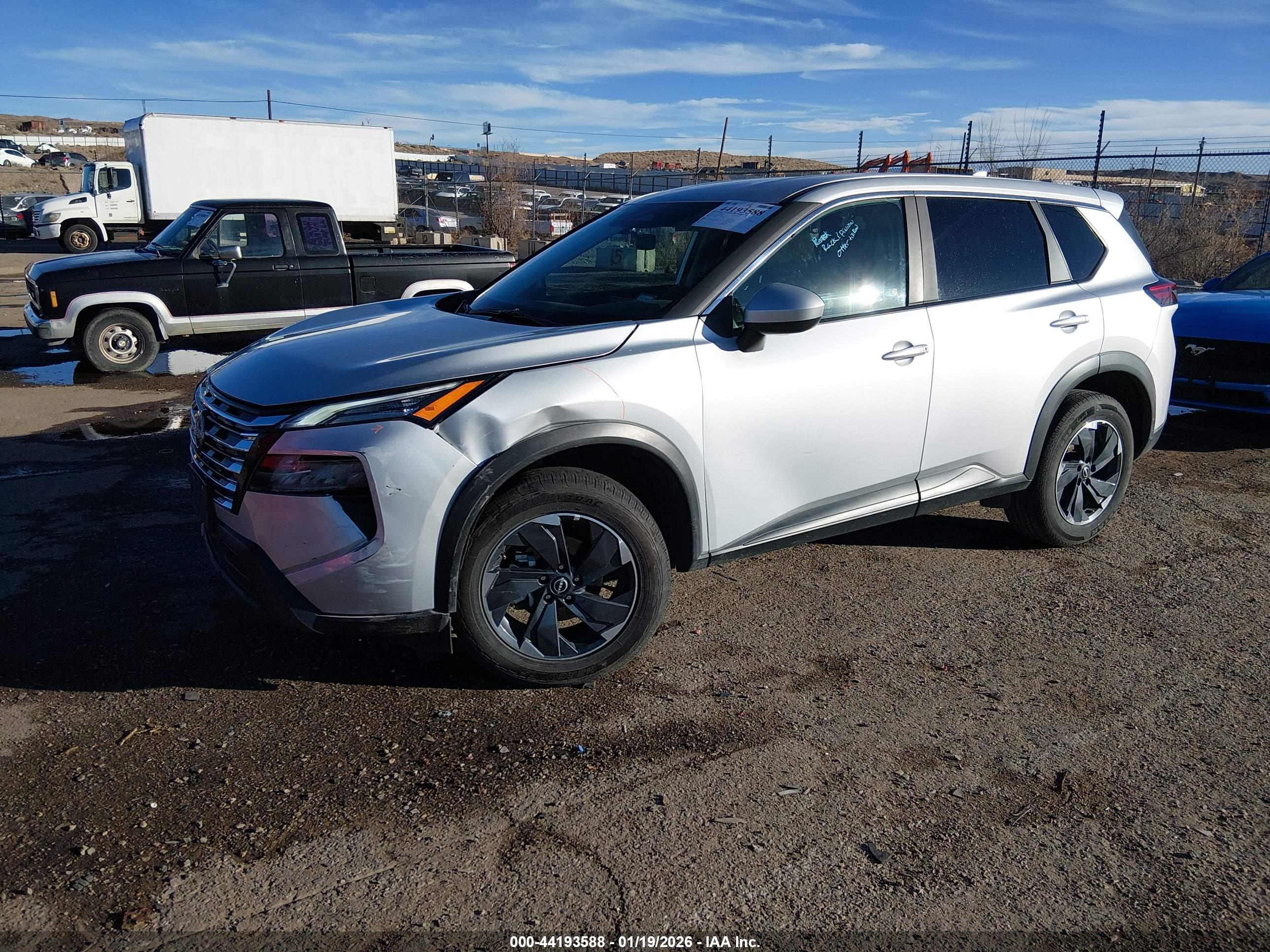 NISSAN ROGUE image 2